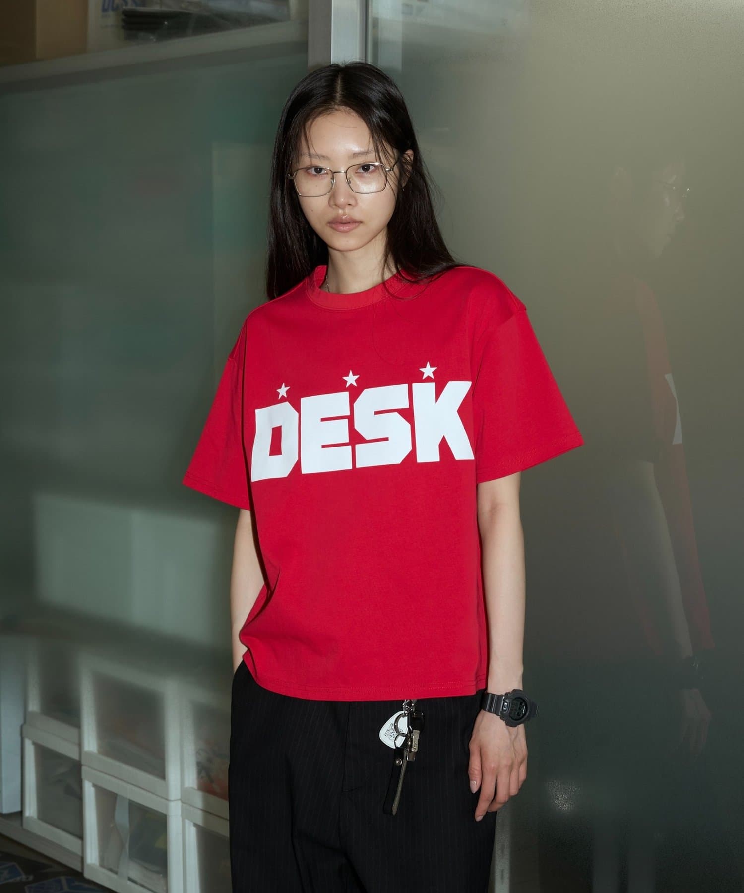 WHO’S WHO gallery(フーズフーギャラリー) 【OFFICE SERVICES】 DESK TEE