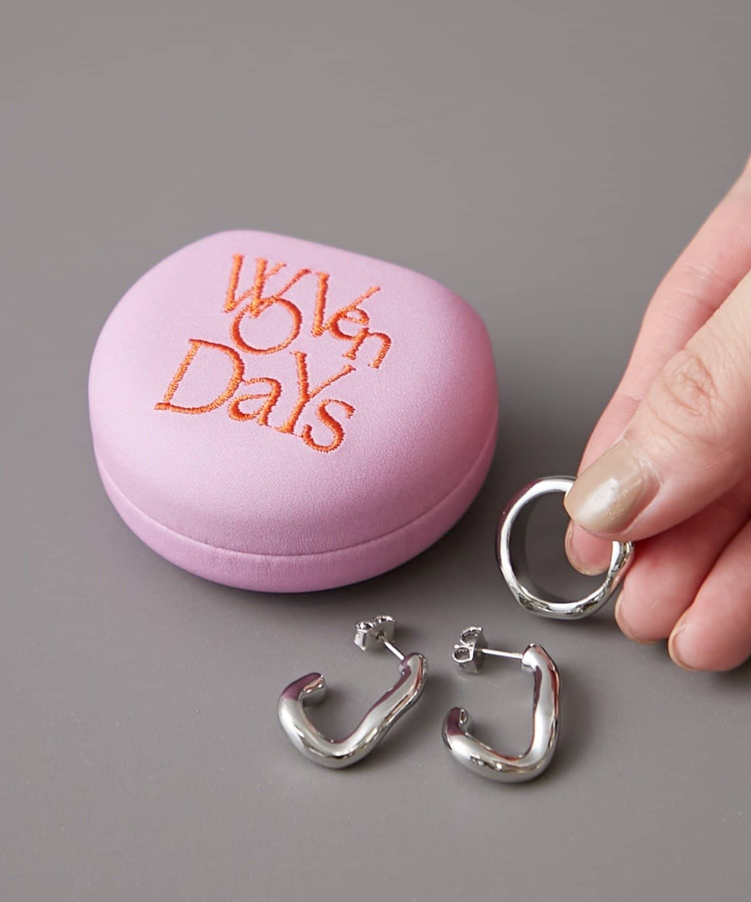 BIRTHDAY BAR(バースデイバー) WOVEN DAYS accessory case　アクセサリーケース