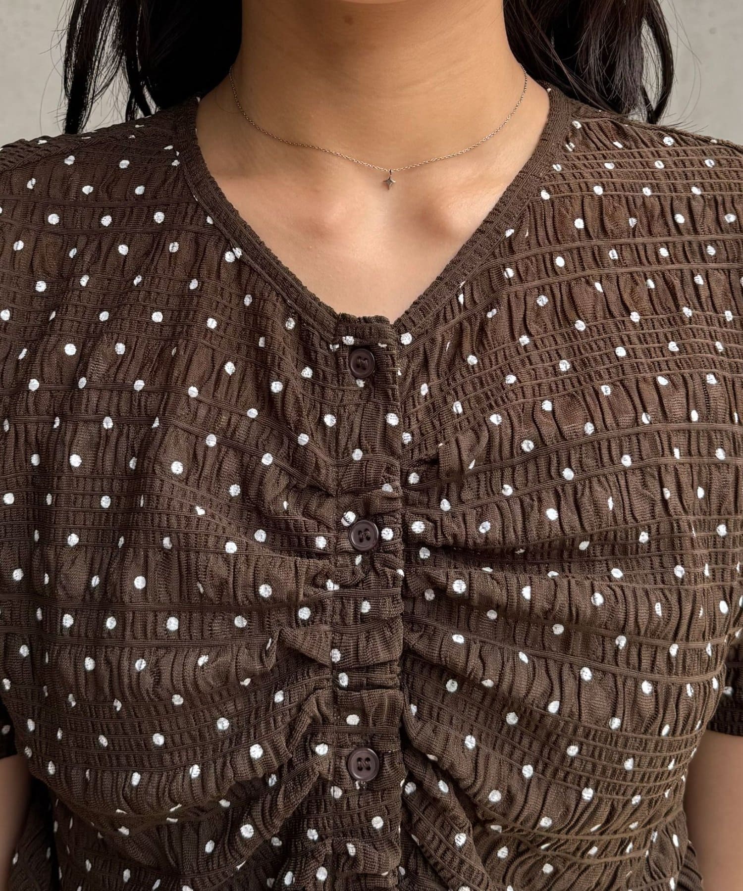 CIAOPANIC(チャオパニック) 【♡20で1500円OFFクーポン！？】【WEB限定】フロントシャーリングドット柄トップス