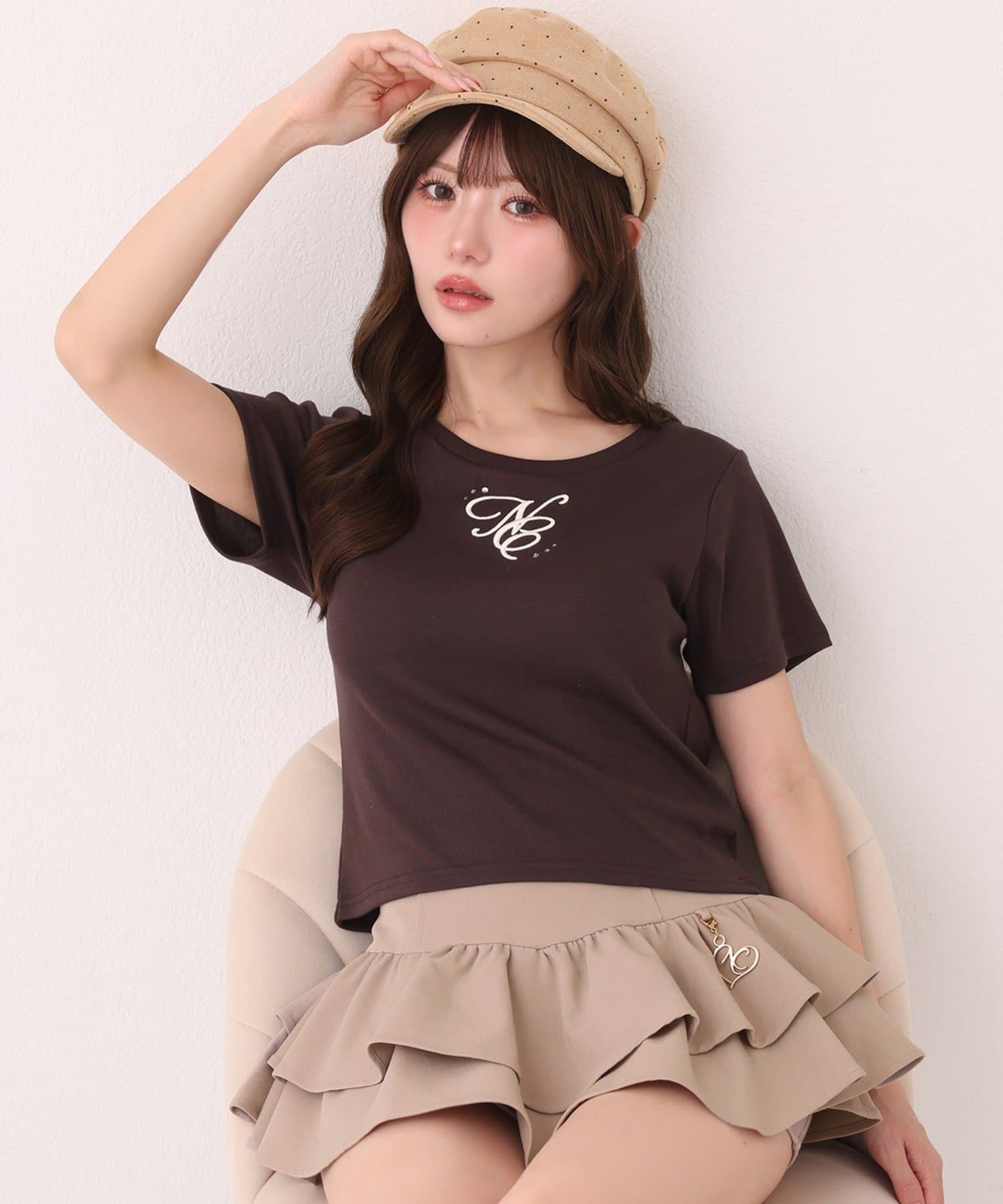 one after another NICE CLAUP(ワンアフターアナザー ナイスクラップ) ストーン付ワンポイント刺繍ロゴTee