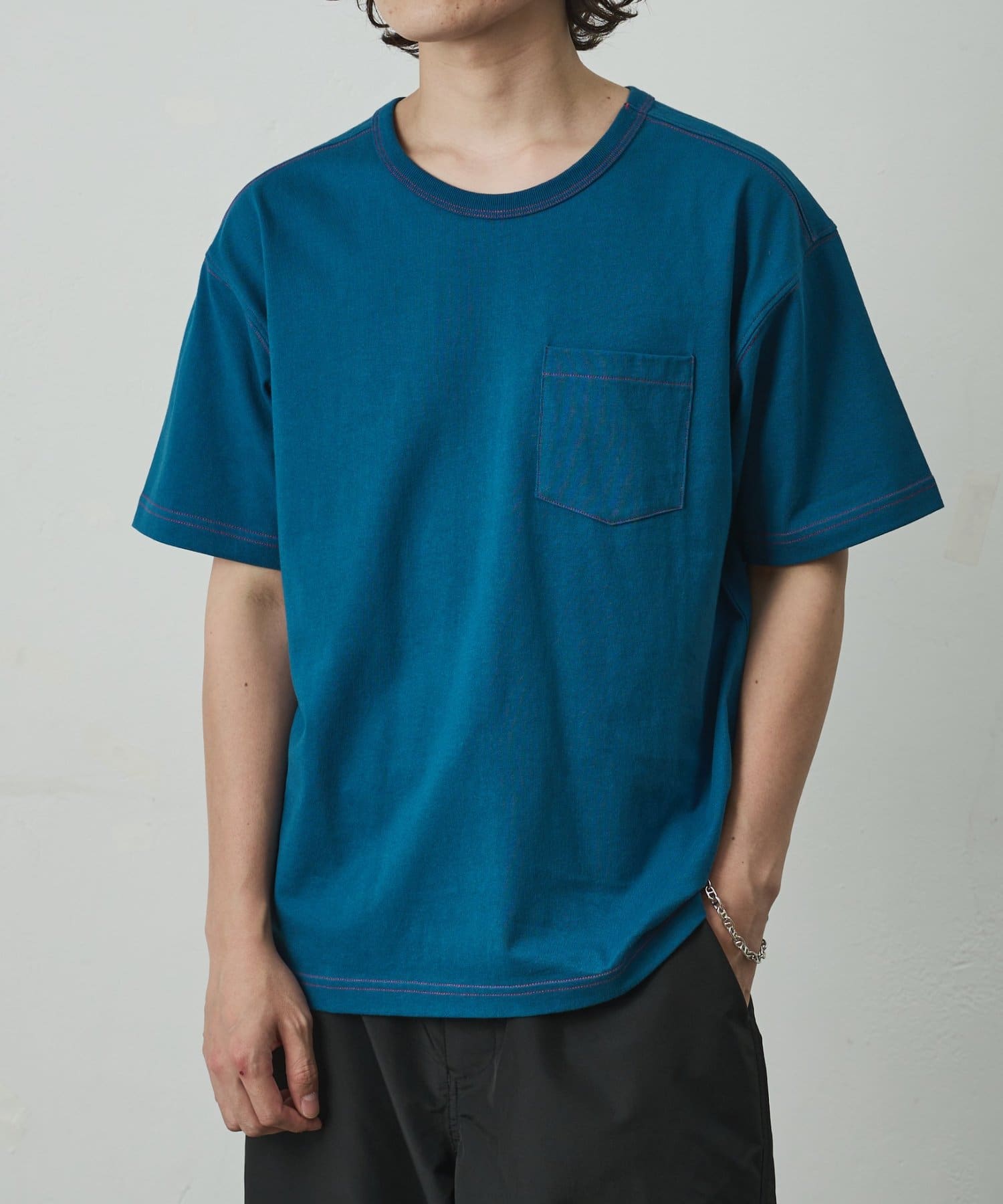 COLONY 2139(コロニー トゥーワンスリーナイン) 配色ステッチTEE