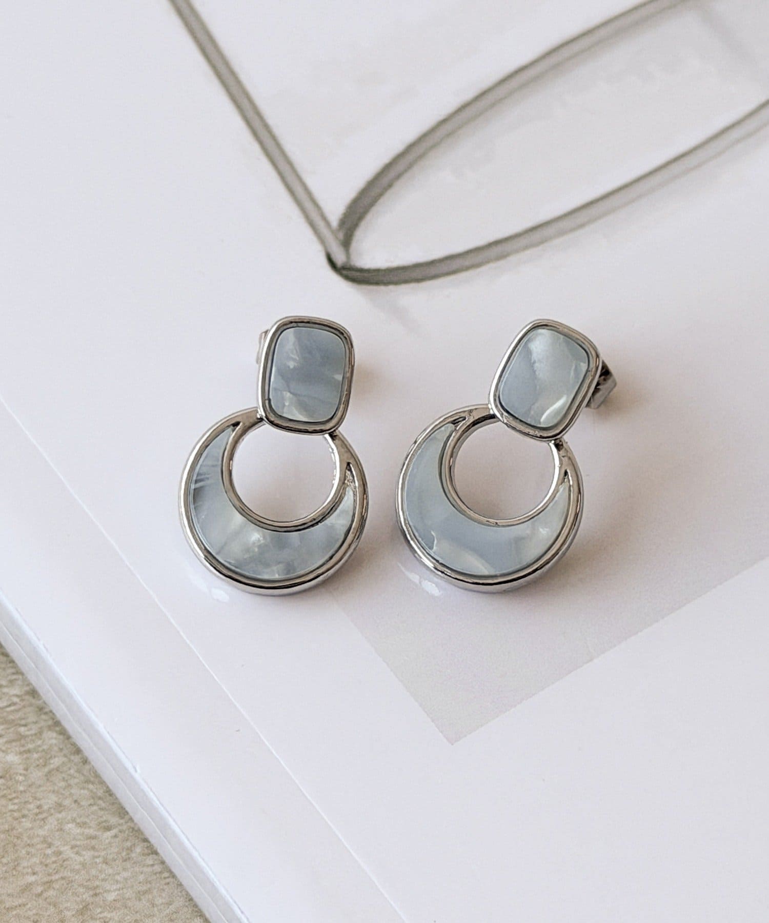 3COINS(スリーコインズ) マーブルユレピアス