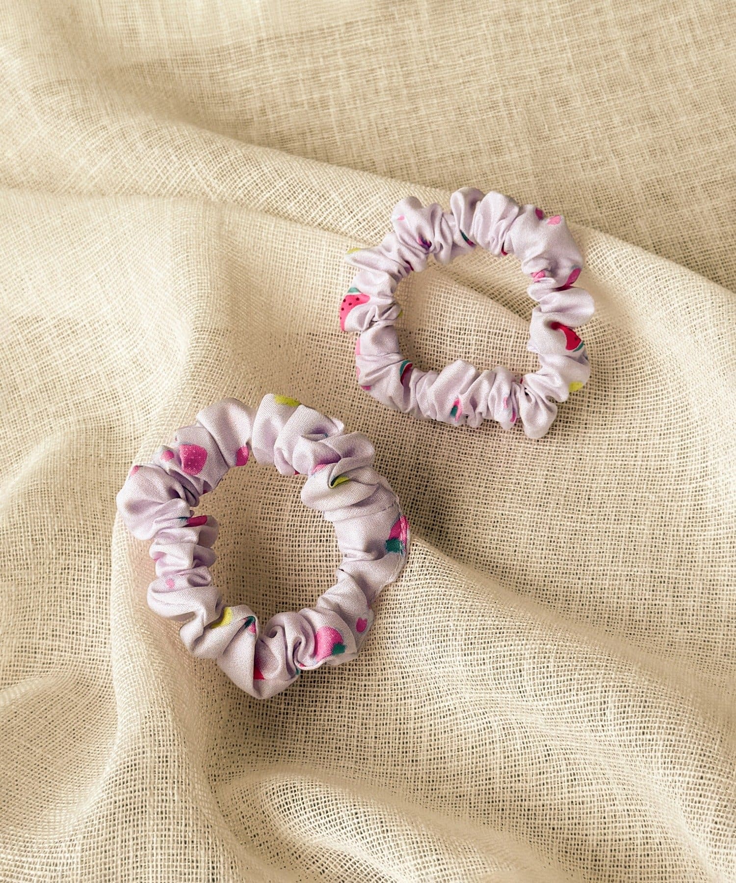 3COINS(スリーコインズ) フルーツ柄ミニシュシュ2個セット／KIDS