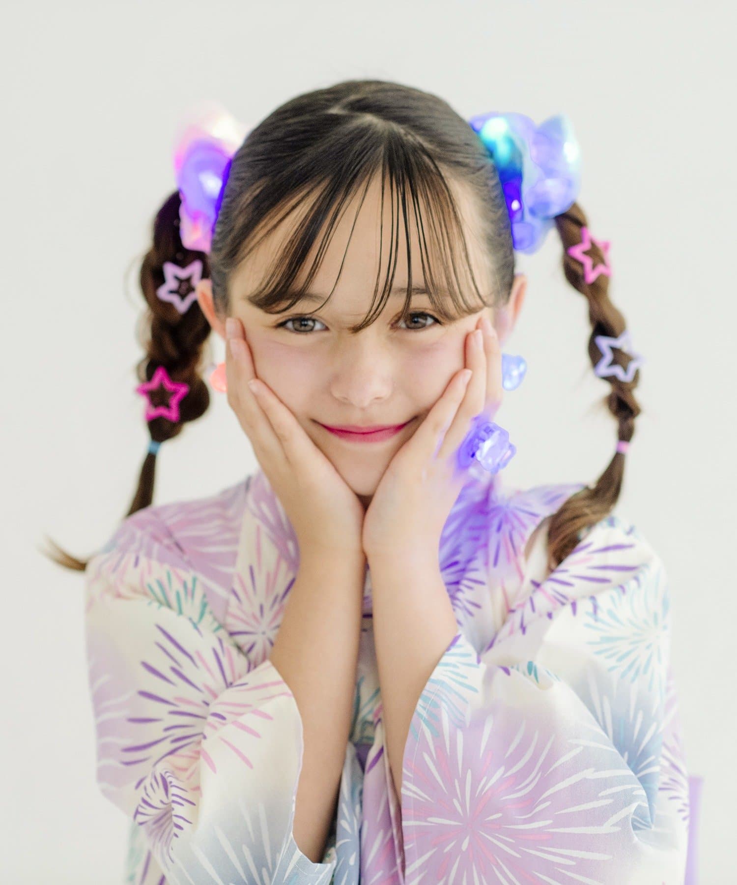 3COINS(スリーコインズ) 《暗闇で光る！》ネオンパッチンピン6個セット／KIDS