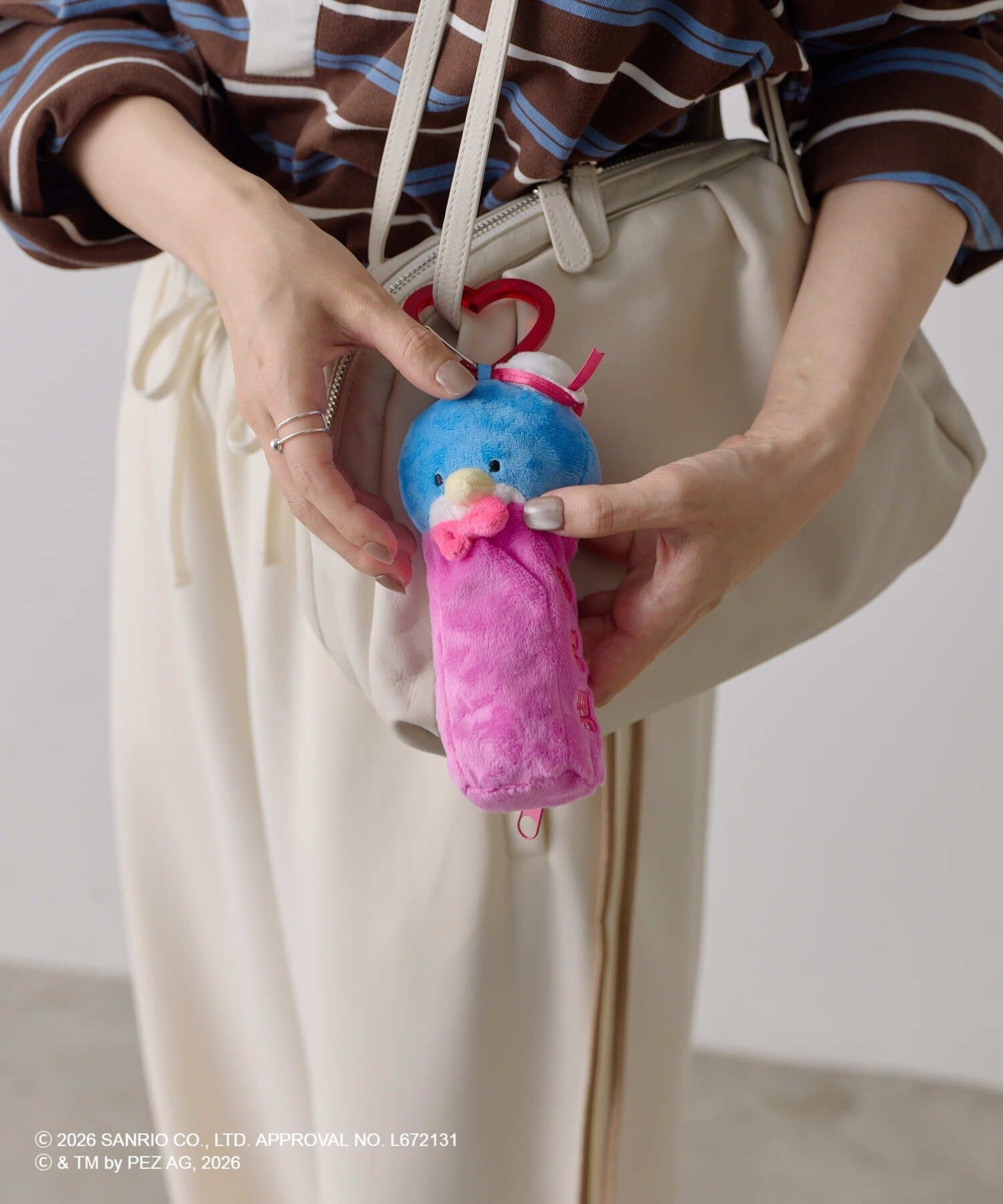 ear PAPILLONNER(イア パピヨネ) 【はぴだんぶい×PEZ(ペッツ) ×ear】　カラビナ付きぬいポーチチャーム