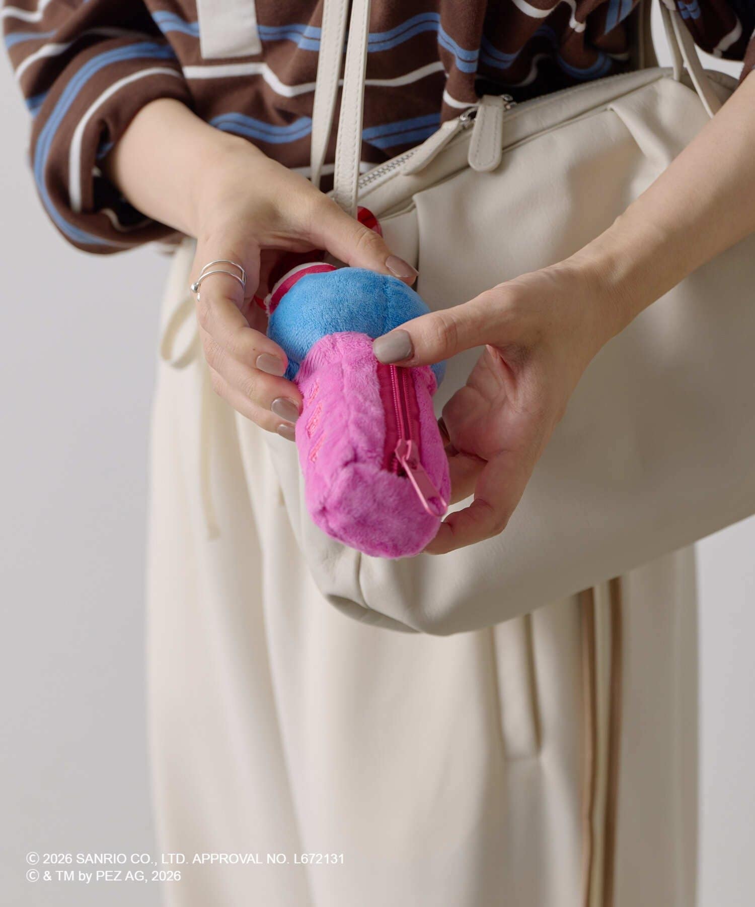 ear PAPILLONNER(イア パピヨネ) 【はぴだんぶい×PEZ(ペッツ) ×ear】　カラビナ付きぬいポーチチャーム