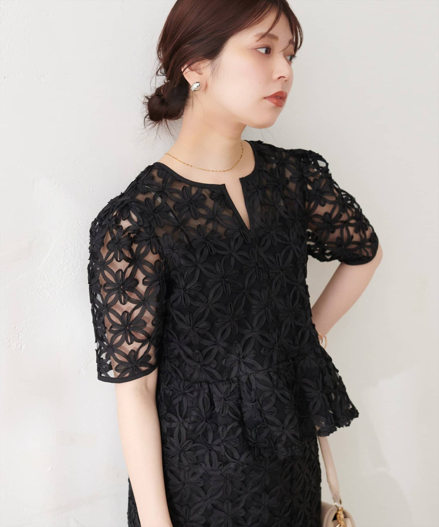 natural couture(ナチュラルクチュール) お花刺繍ペプラムブラウス
