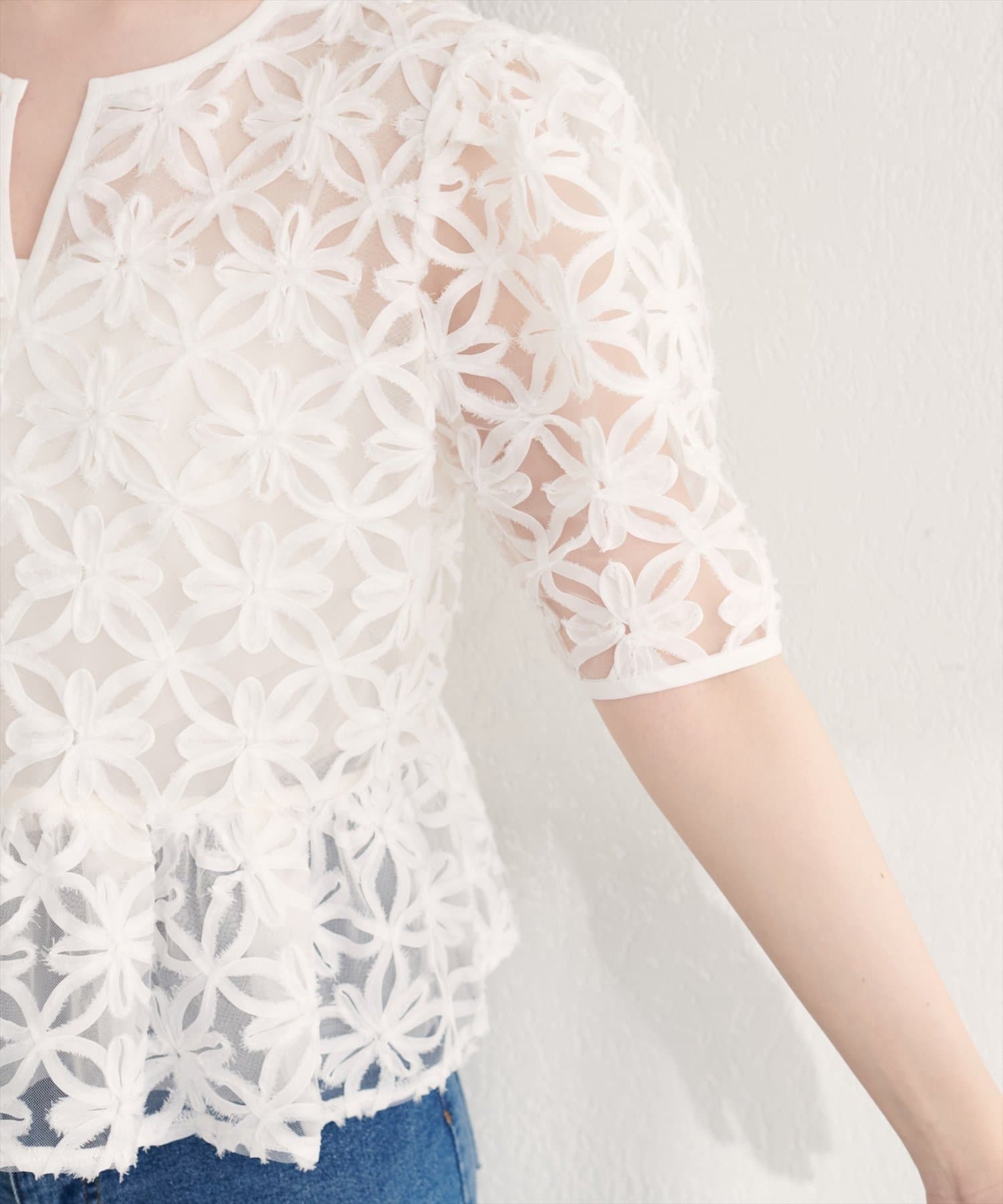 natural couture(ナチュラルクチュール) お花刺繍ペプラムブラウス