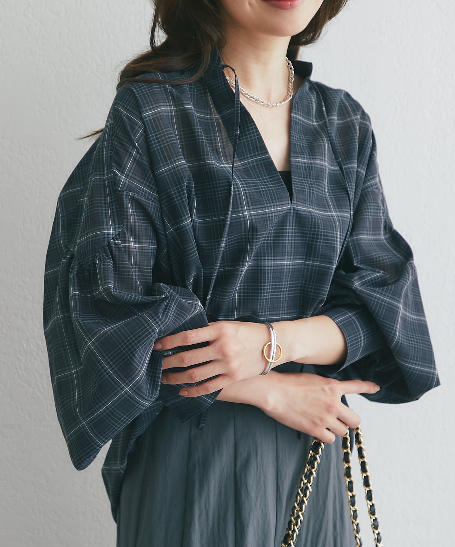 La boutique BonBon(ラブティックボンボン) シアーチェックリボンボリュームスリーブブラウス