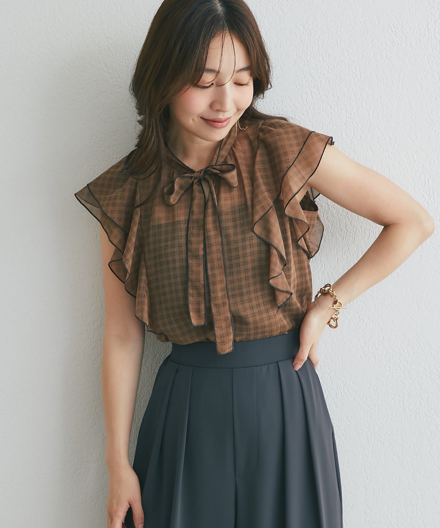 La boutique BonBon(ラブティックボンボン) 【セット着用可能】スパンボイルチェックラッフルボウタイブラウス