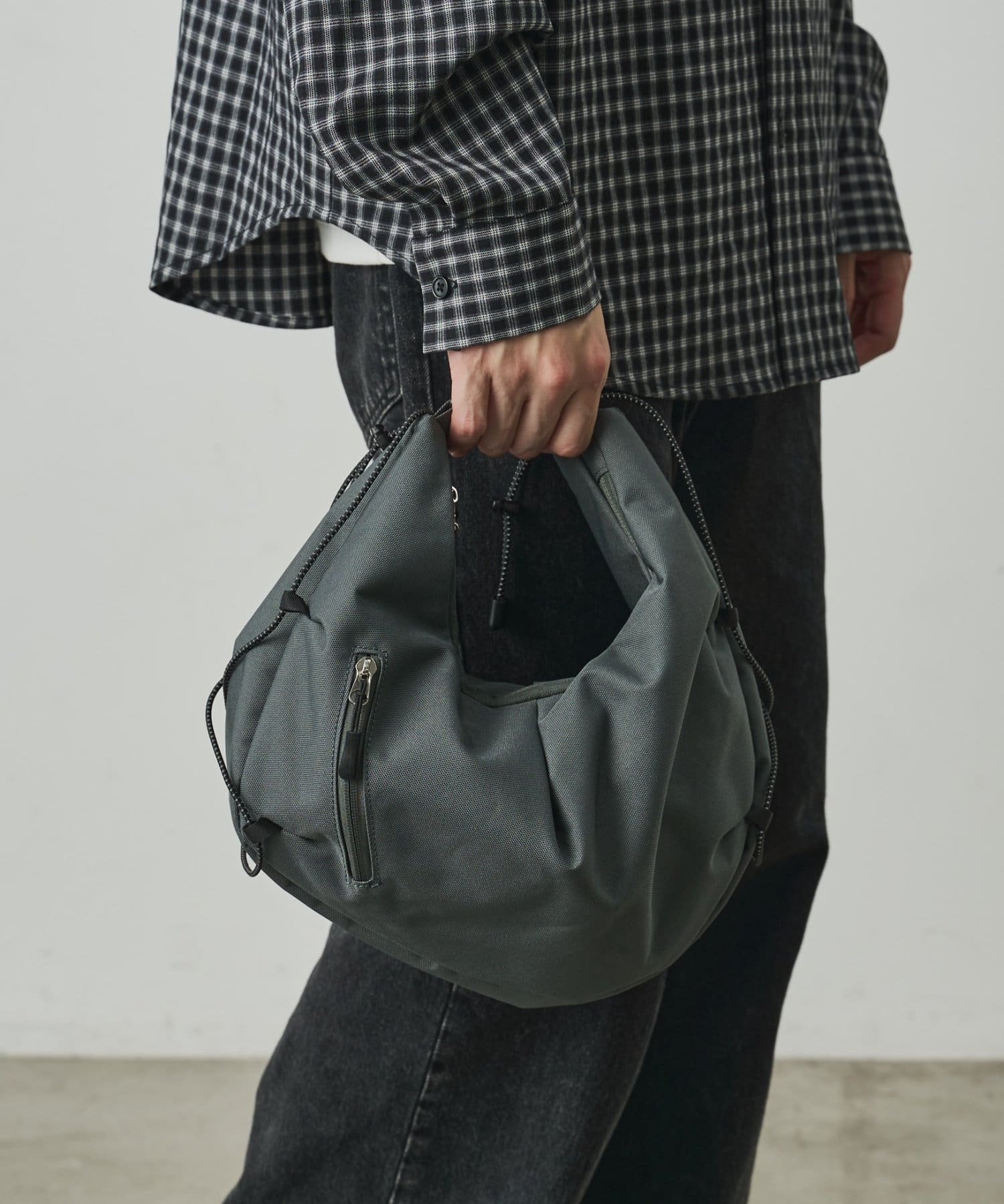 COLONY 2139(コロニー トゥーワンスリーナイン) 【UNISEX】撥水マルチハンドルムーンバッグ