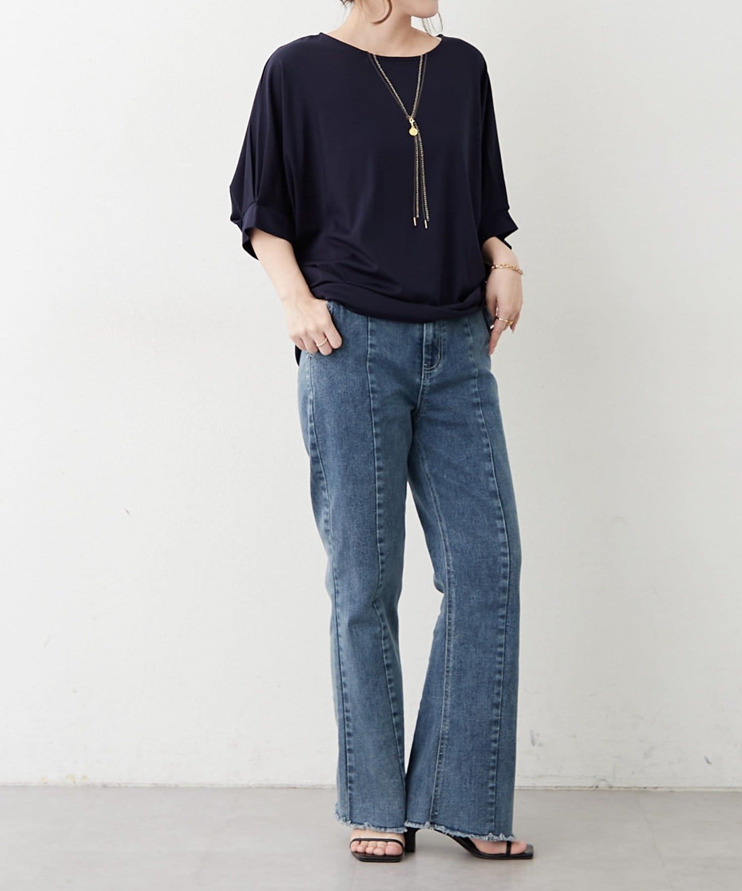 Remind me and forever(リマインドミーアンドフォーエバー) 【接触冷感】コインチャーム付ネックレス刺繍T