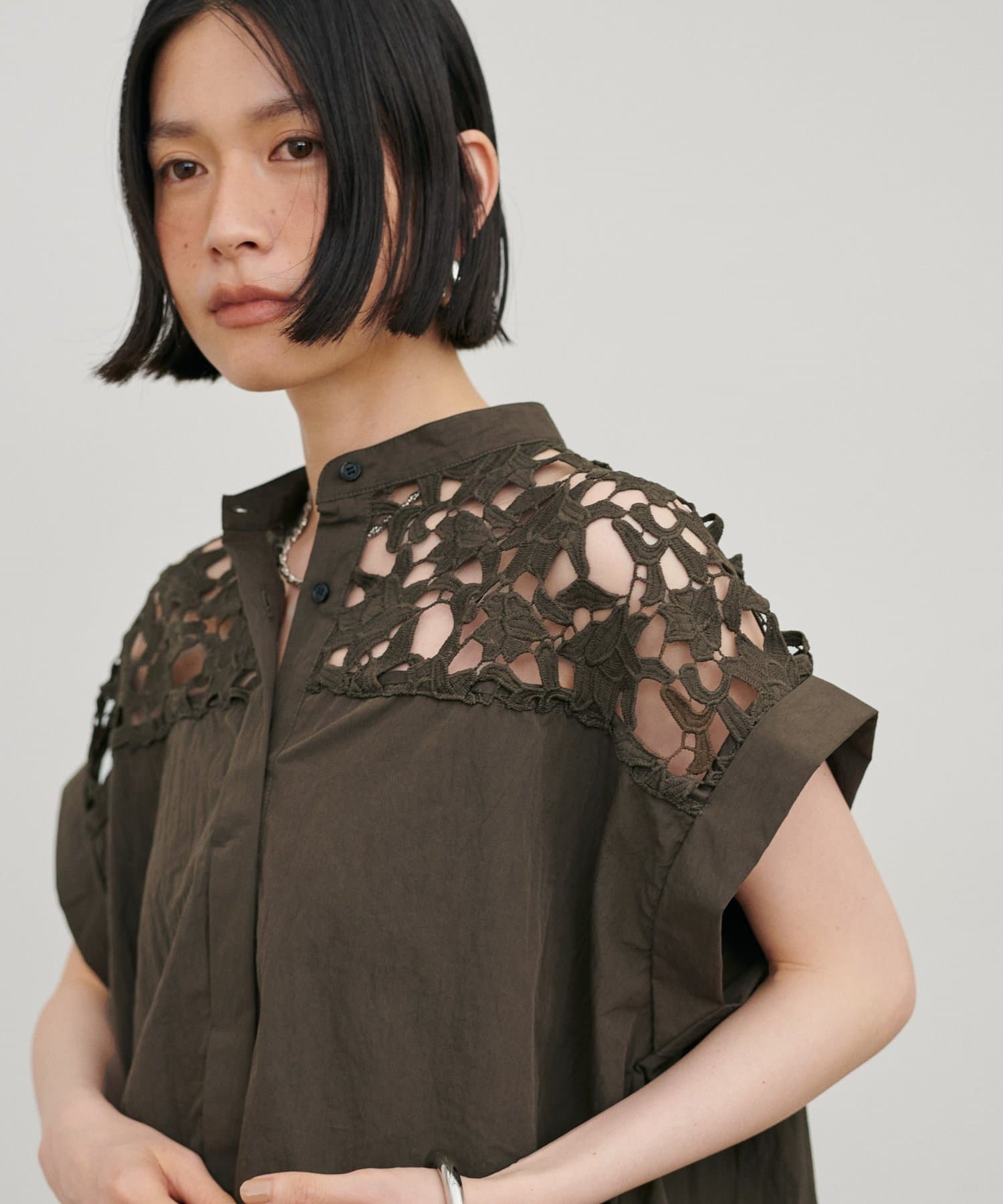 LARUTA(ラルータ) 刺繍レースドロップショルダーシャツ