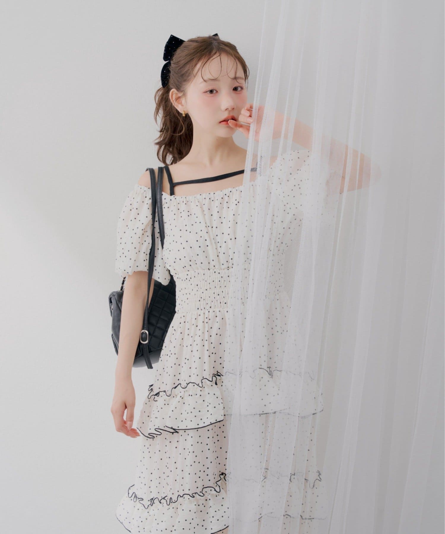 NICE CLAUP / OLIVE des OLIVE OUTLET(ナイスクラップ  / オリーブ デ オリーブ アウトレット) 【continuer】たっぷりのフリルが目を惹く、バルーン袖ティアードワンピ