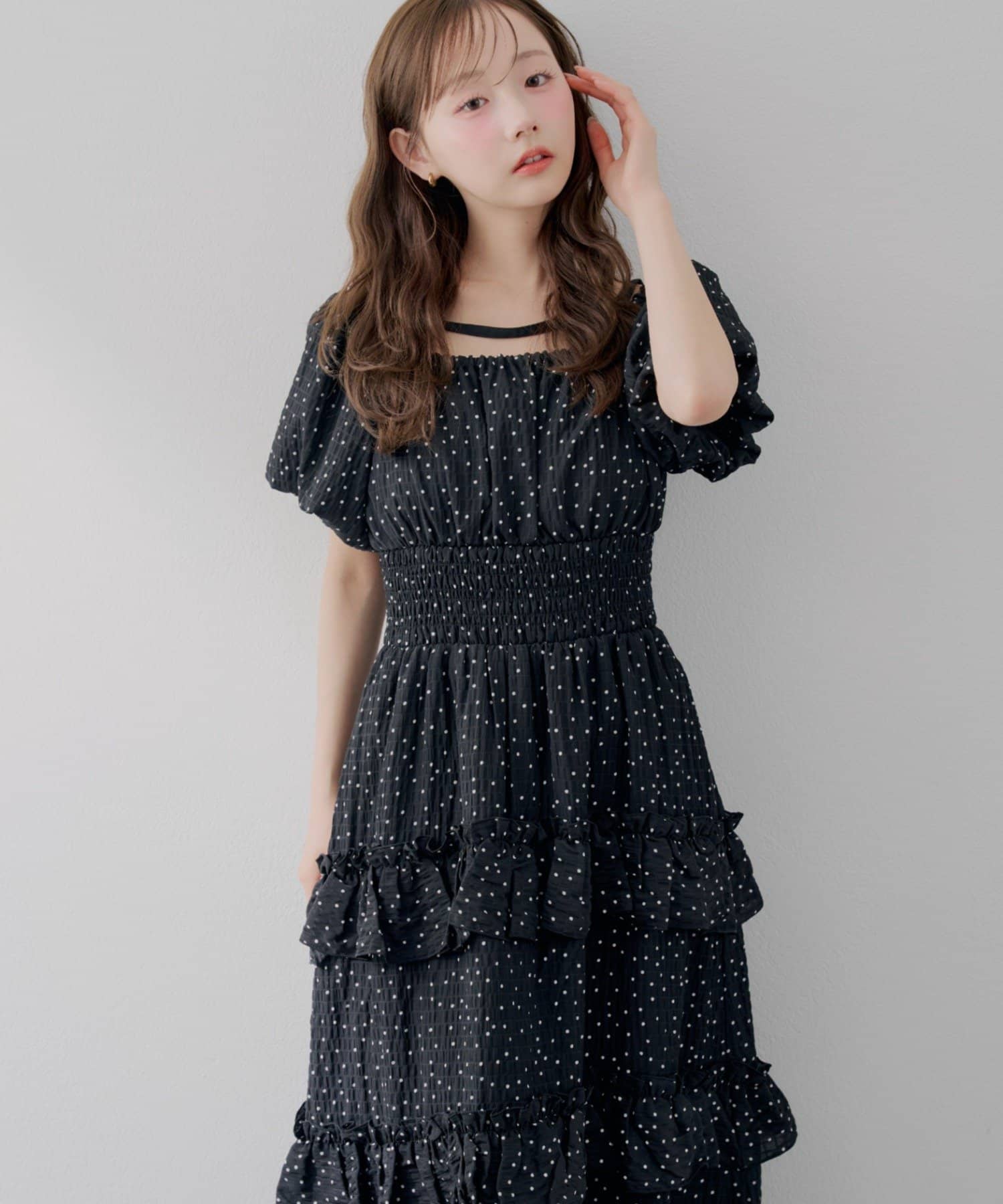 NICE CLAUP / OLIVE des OLIVE OUTLET(ナイスクラップ  / オリーブ デ オリーブ アウトレット) 【continuer】たっぷりのフリルが目を惹く、バルーン袖ティアードワンピ