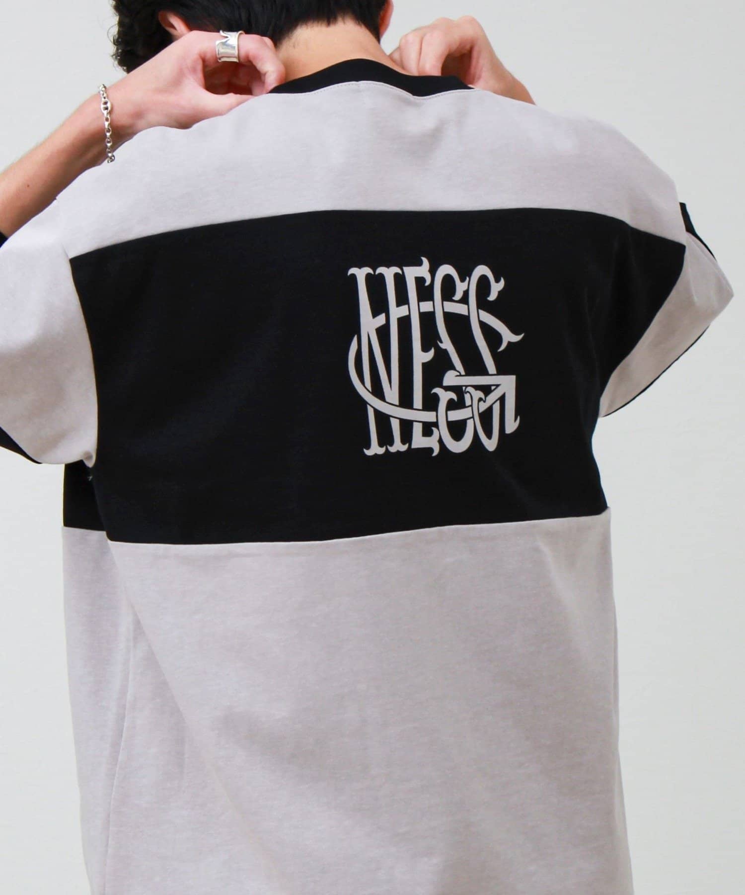 FREDY & GLOSTER(フレディ アンド グロスター) 【バックプリントが映える】切り替え GOODNESS オーバーストライプTシャツ