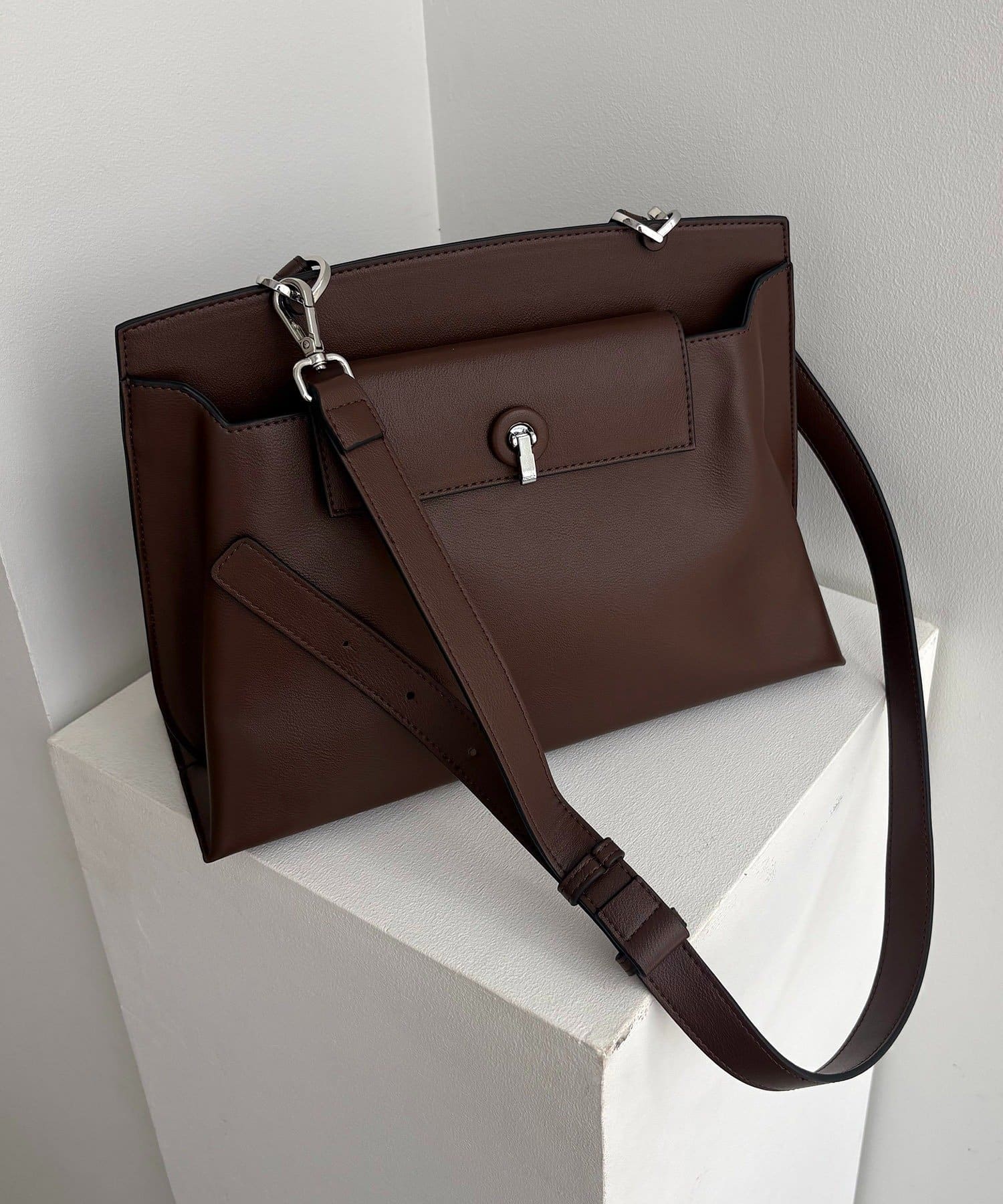CAPRICIEUX LE'MAGE(カプリシュレマージュ) ターンロック2ルームバッグ