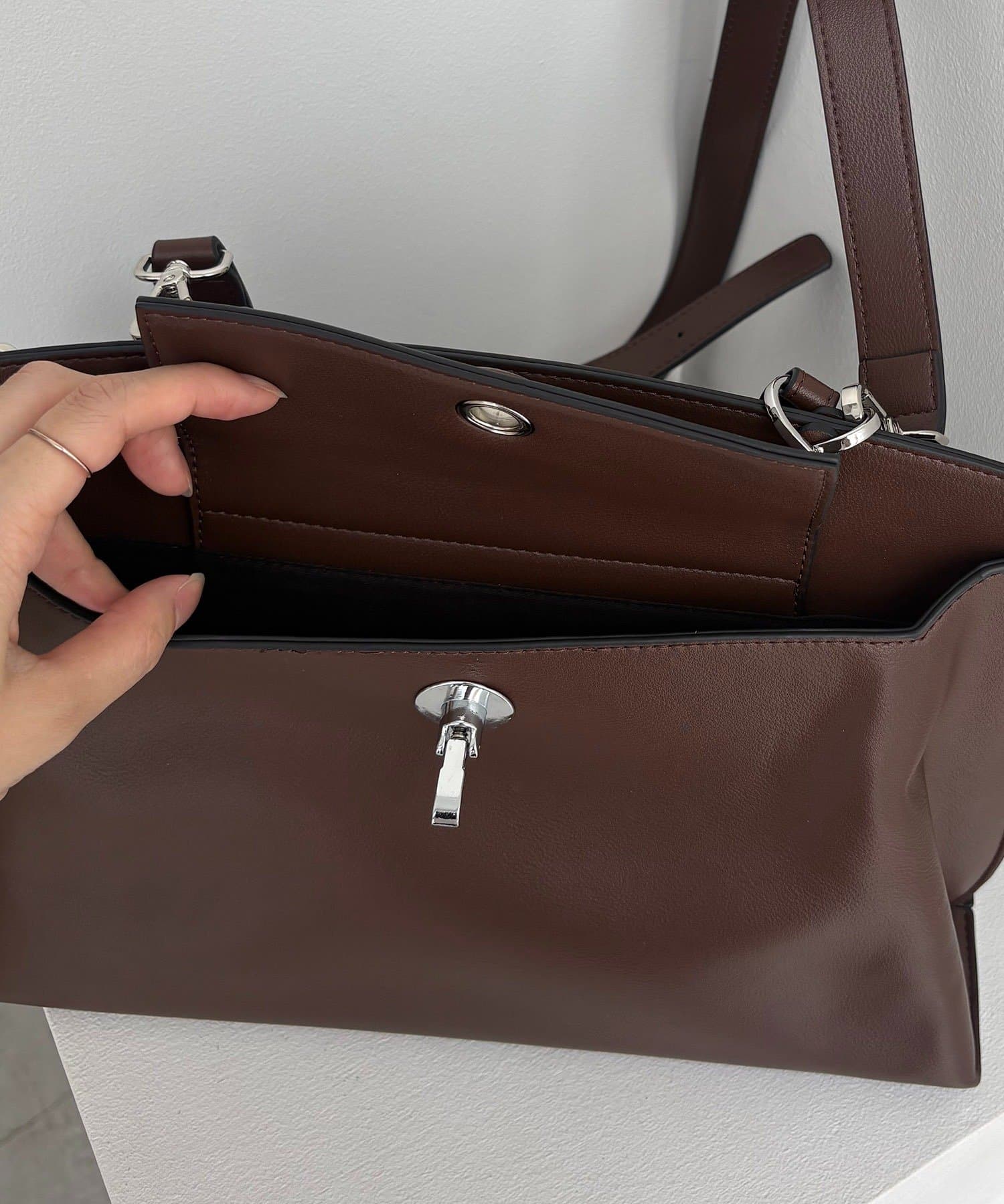 CAPRICIEUX LE'MAGE(カプリシュレマージュ) ターンロック2ルームバッグ