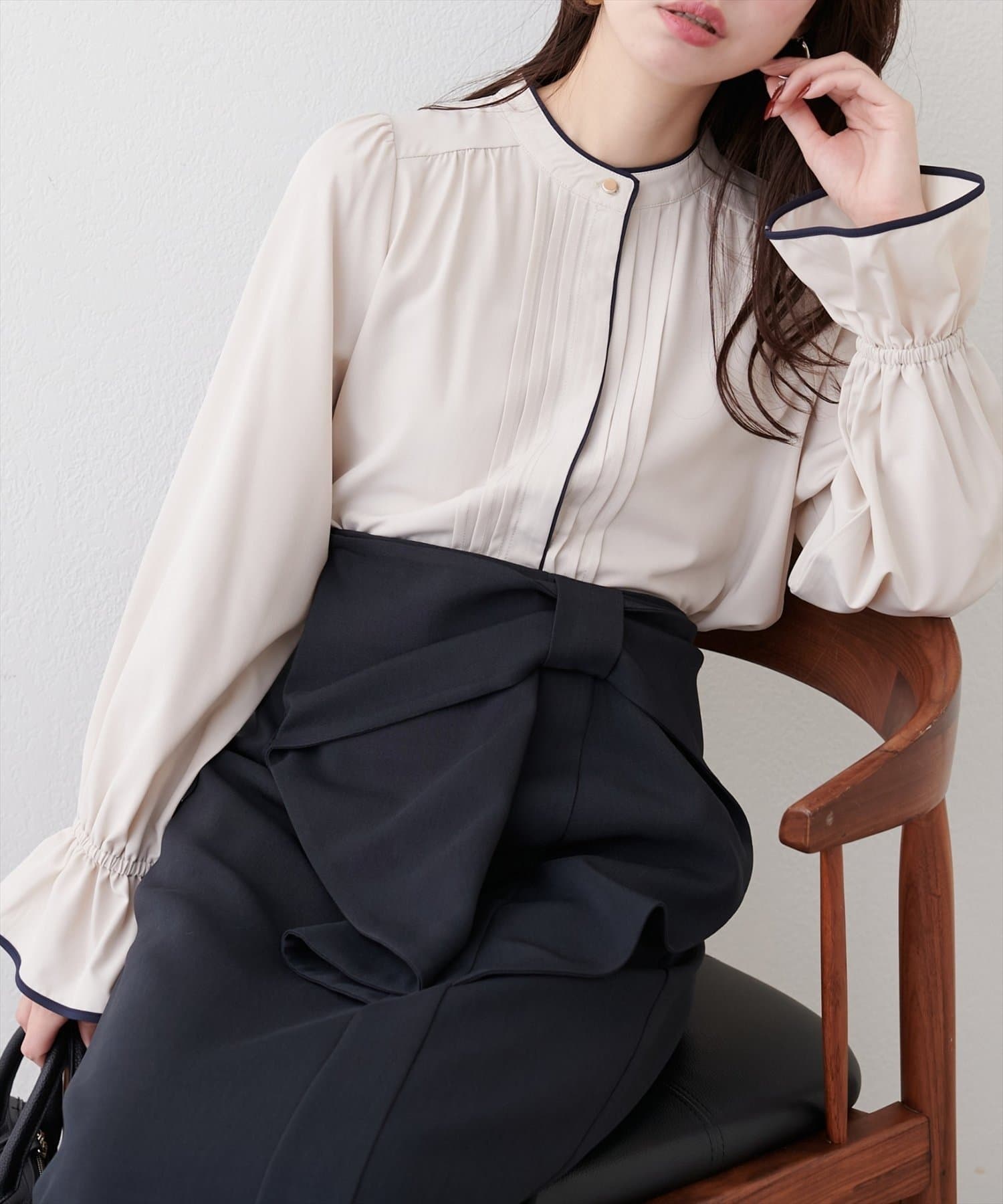 NICE CLAUP / OLIVE des OLIVE OUTLET(ナイスクラップ  / オリーブ デ オリーブ アウトレット) 【natural couture】配色パイピングタックブラウス