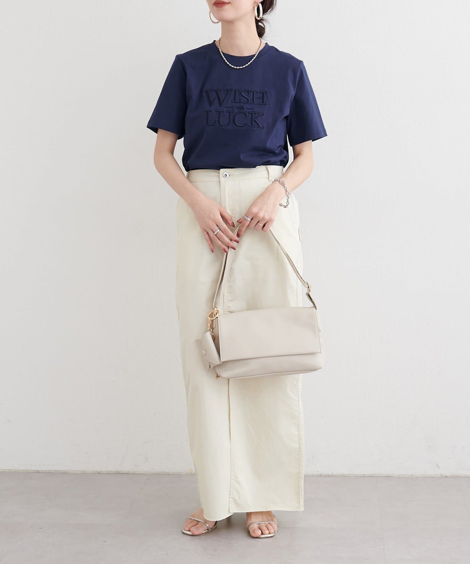 NICE CLAUP / OLIVE des OLIVE OUTLET(ナイスクラップ  / オリーブ デ オリーブ アウトレット) 【LARUTA】厚盛り２段ロゴ刺しゅうＴシャツ
