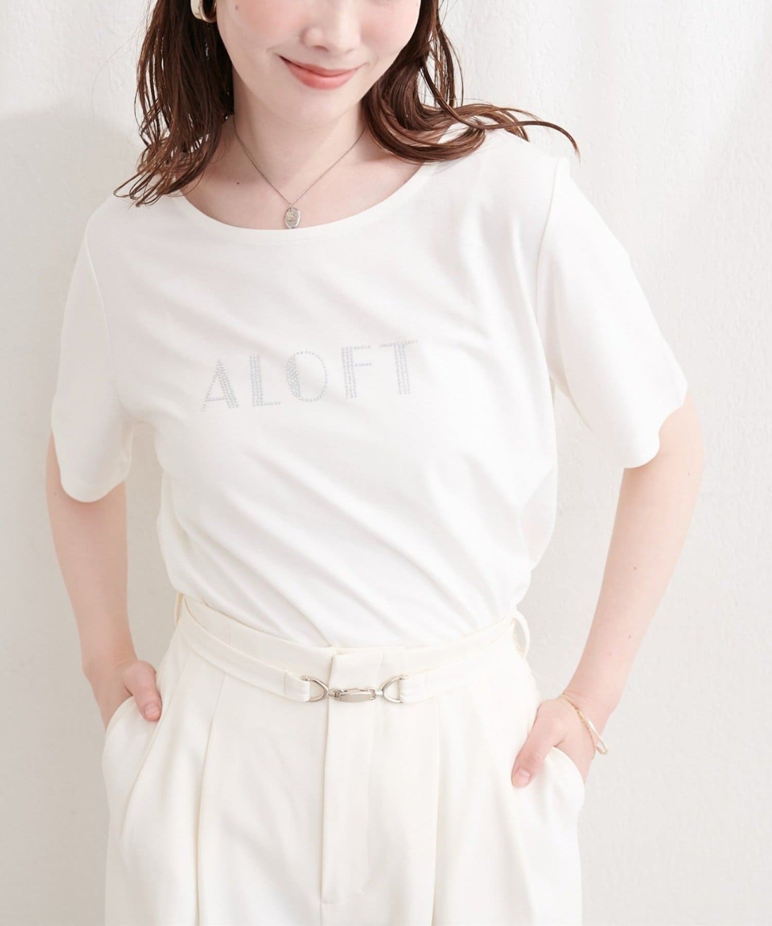 NICE CLAUP / OLIVE des OLIVE OUTLET(ナイスクラップ  / オリーブ デ オリーブ アウトレット) 【natural couture】ラインストーンロゴ半袖Ｔシャツ