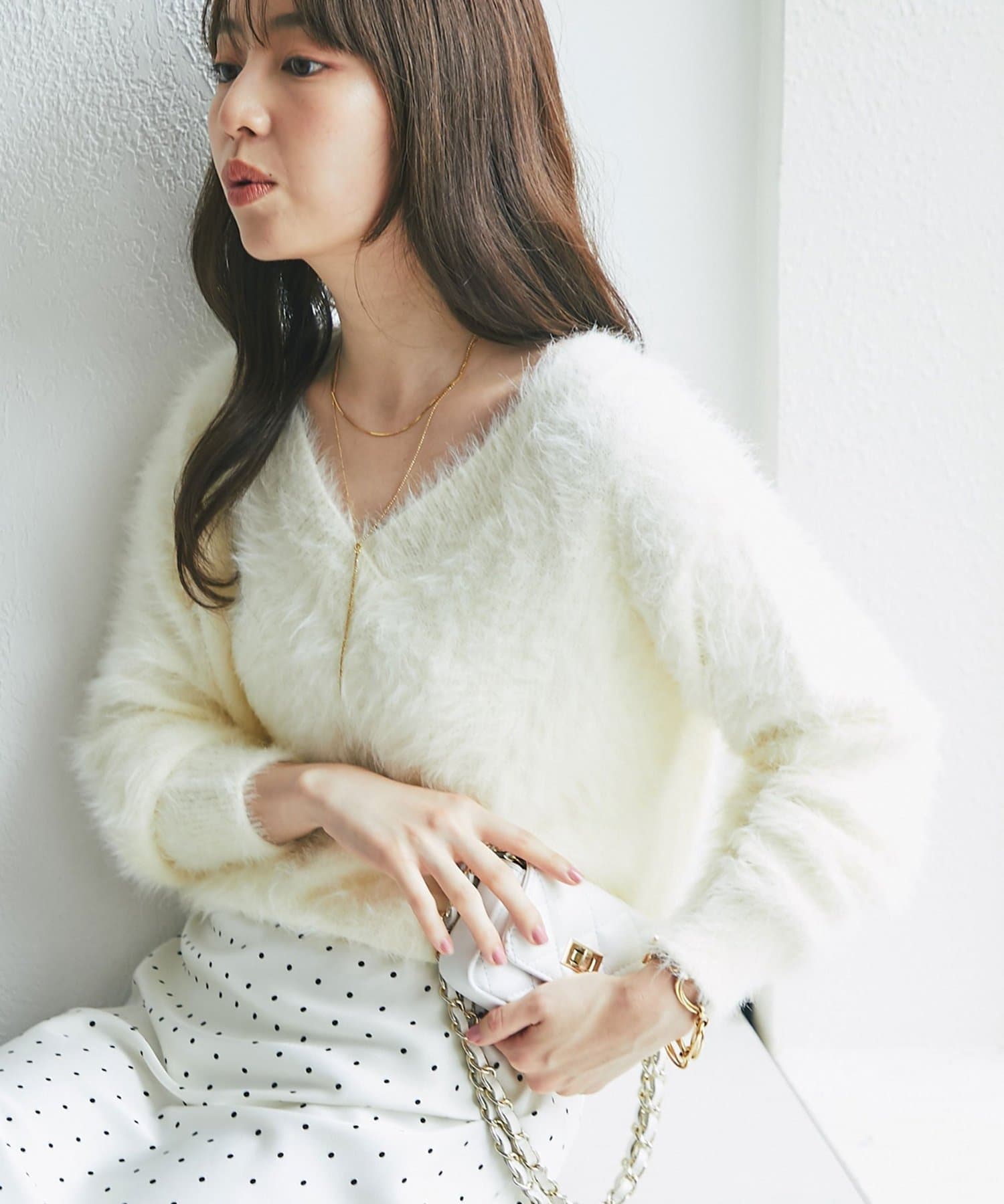 La boutique BonBon(ラブティックボンボン) へアリーフェザーVネックニット