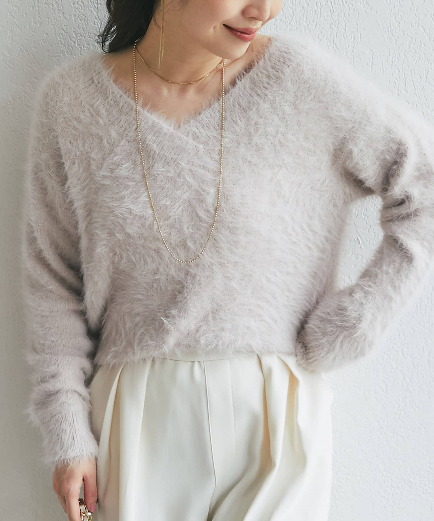 La boutique BonBon(ラブティックボンボン) へアリーフェザーVネックニット