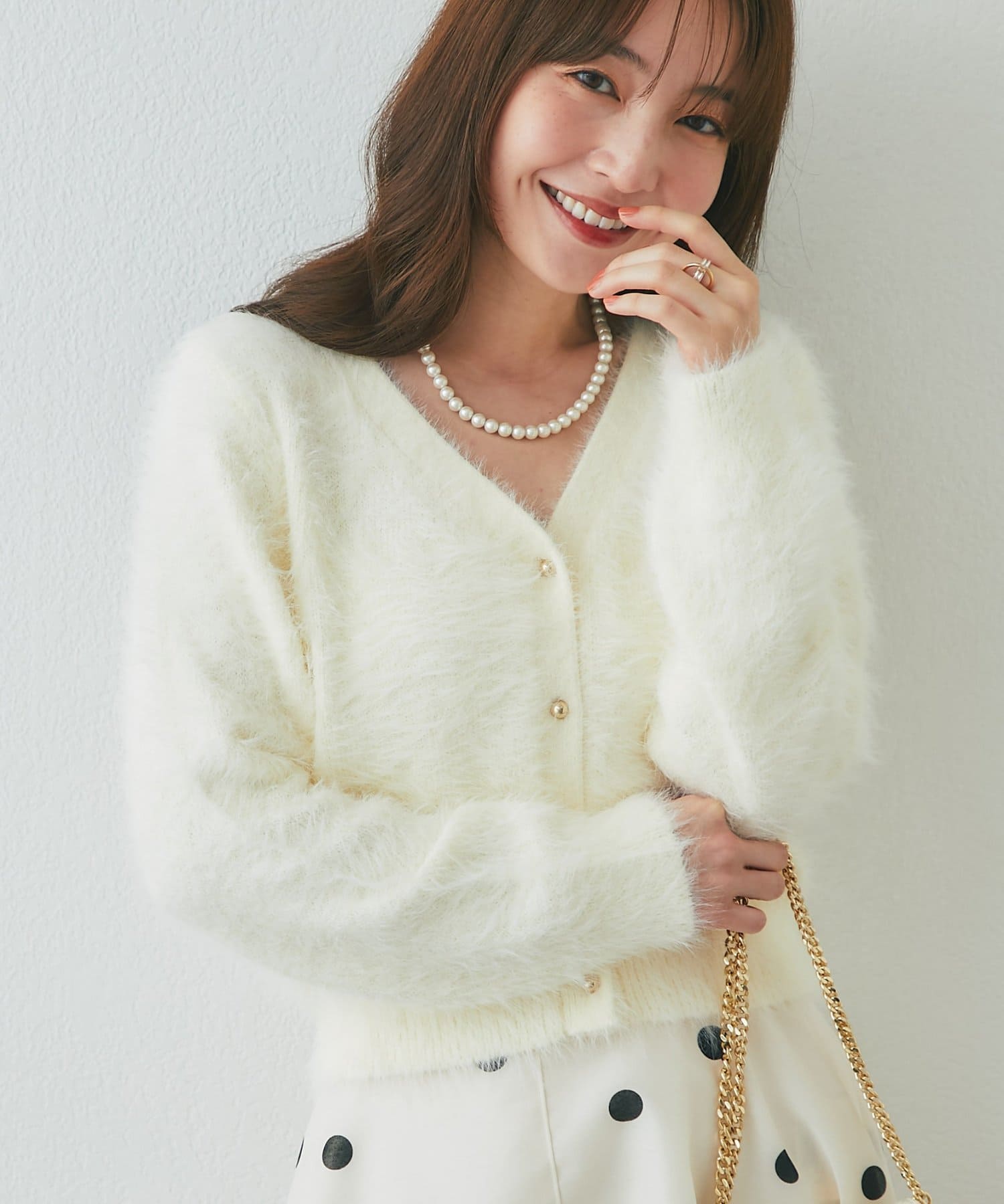 La boutique BonBon(ラブティックボンボン) へアリーフェザーVネックカーディガン
