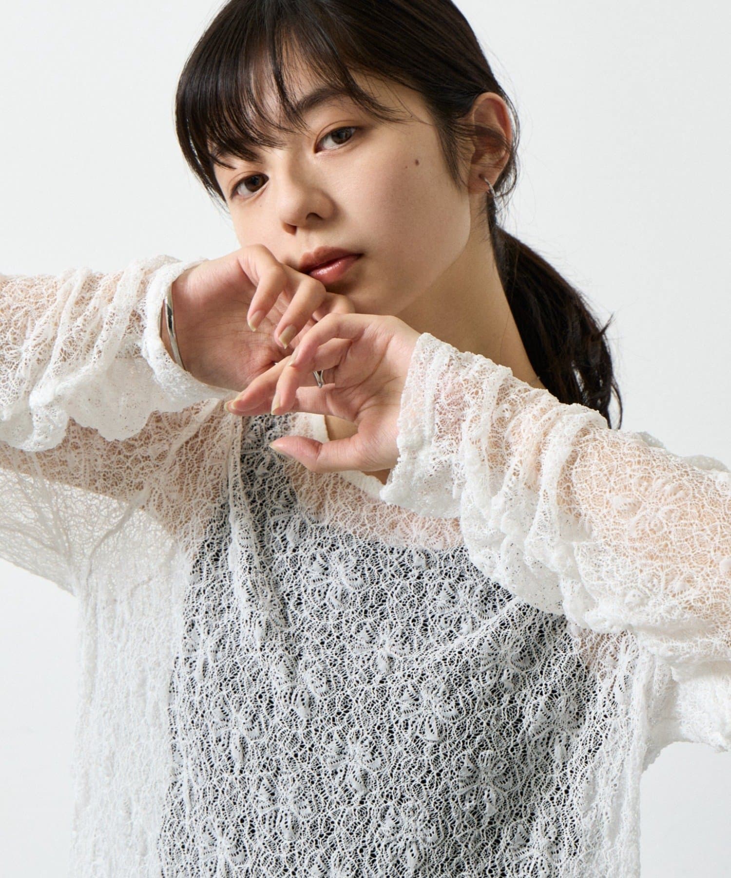 COLONY 2139(コロニー トゥーワンスリーナイン) 袖シャーリングレースTシャツ