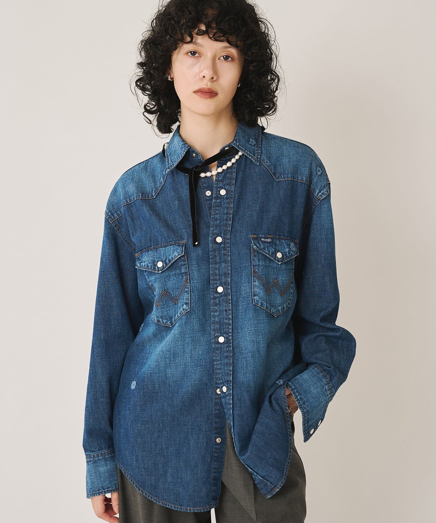 Whim Gazette(ウィム ガゼット) 【Wrangler】刺繍デニムシャツ