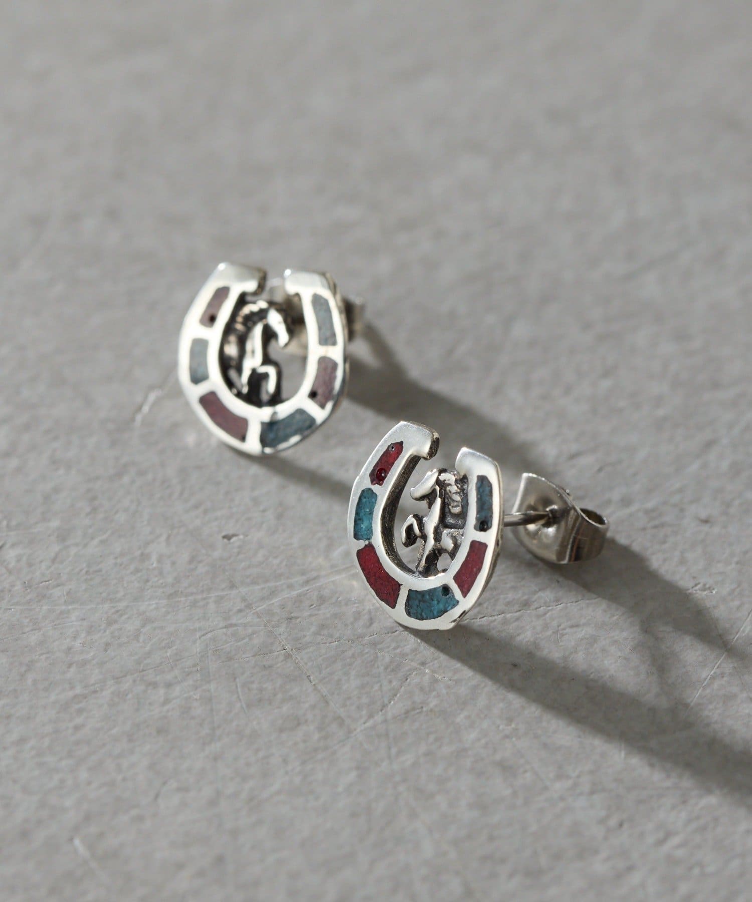 ear PAPILLONNER(イア パピヨネ) 《スターリングシルバー使用》カラーホースシューピアス