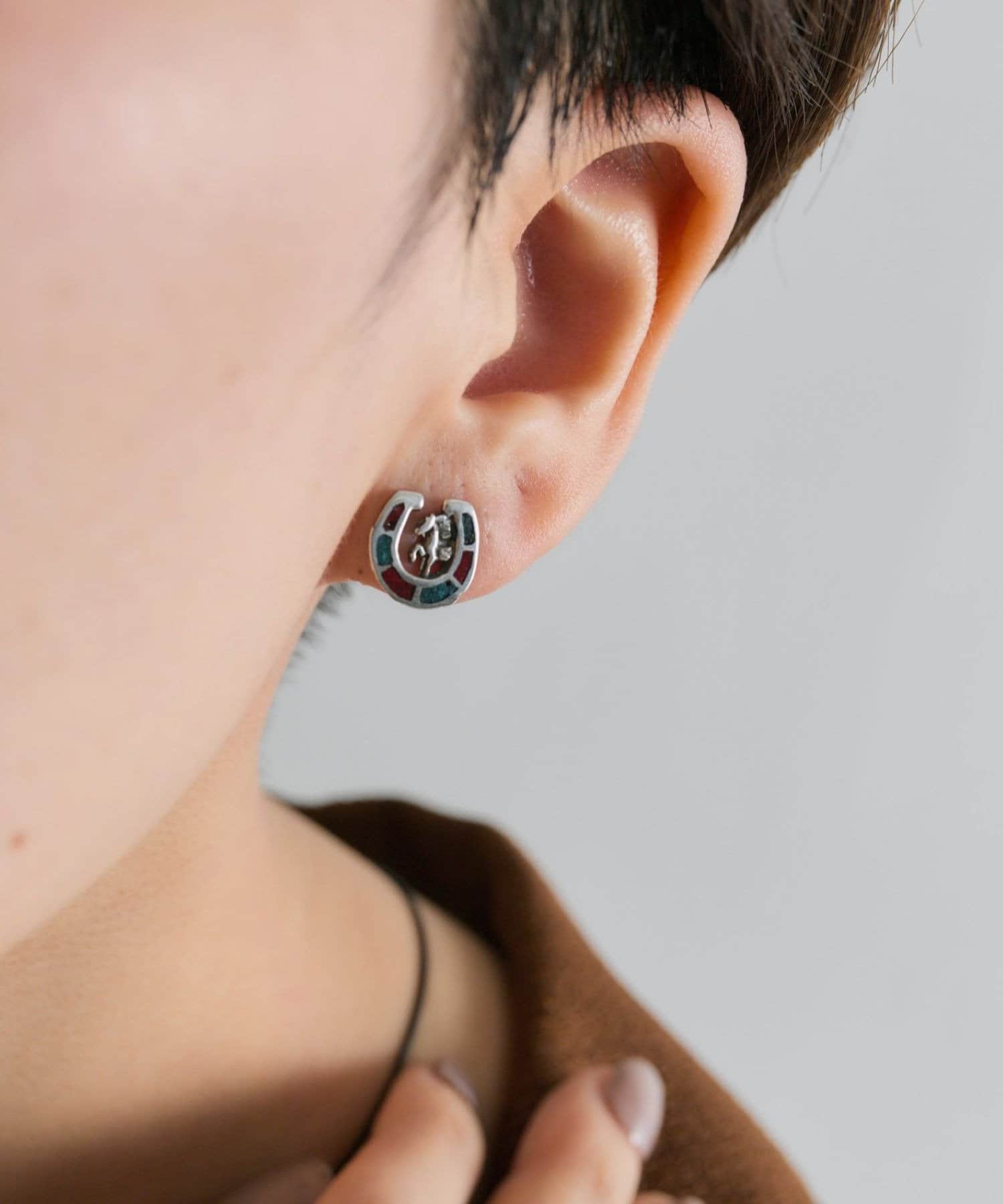 ear PAPILLONNER(イア パピヨネ) 《スターリングシルバー使用》カラーホースシューピアス