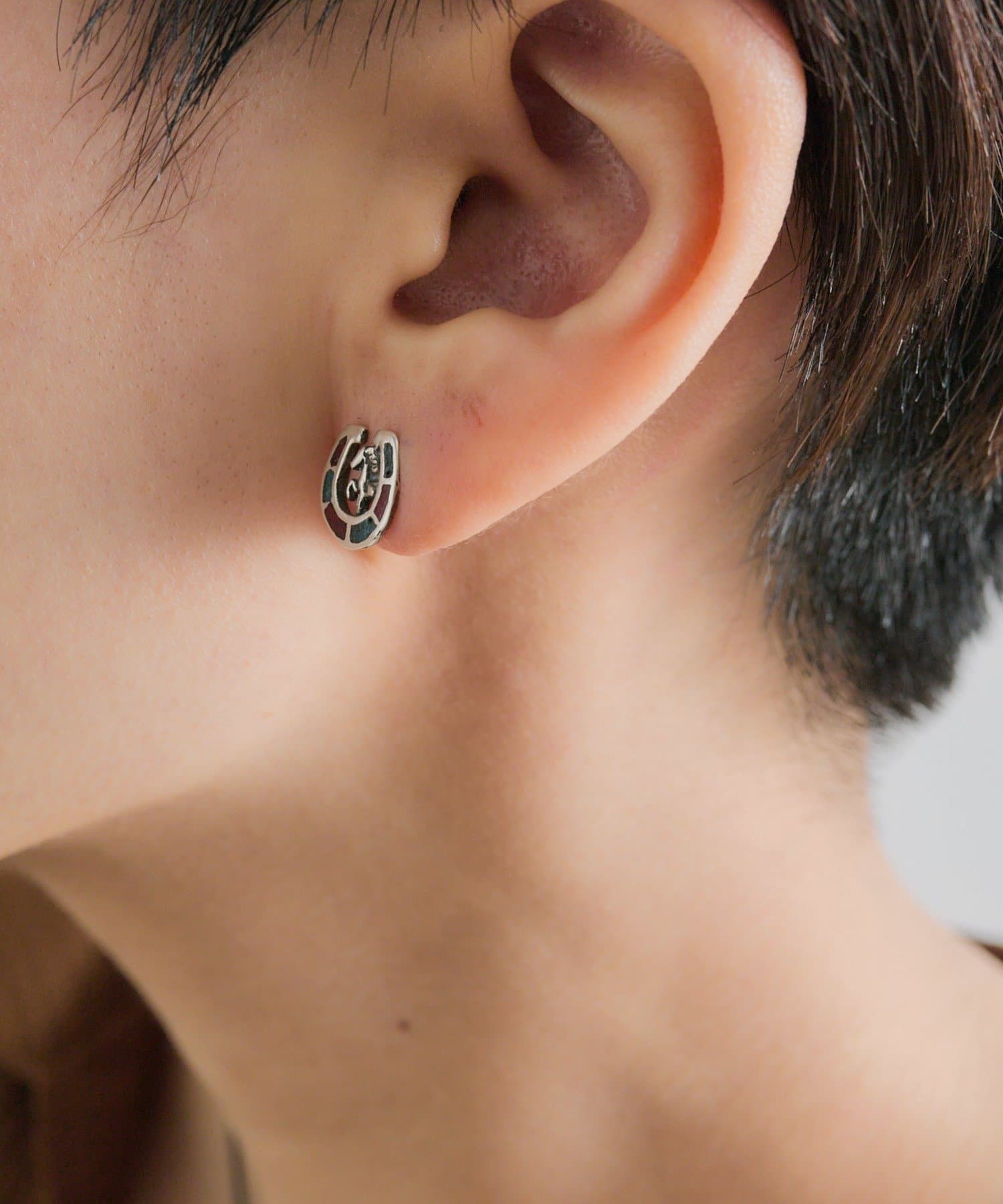 ear PAPILLONNER(イア パピヨネ) 《スターリングシルバー使用》カラーホースシューピアス