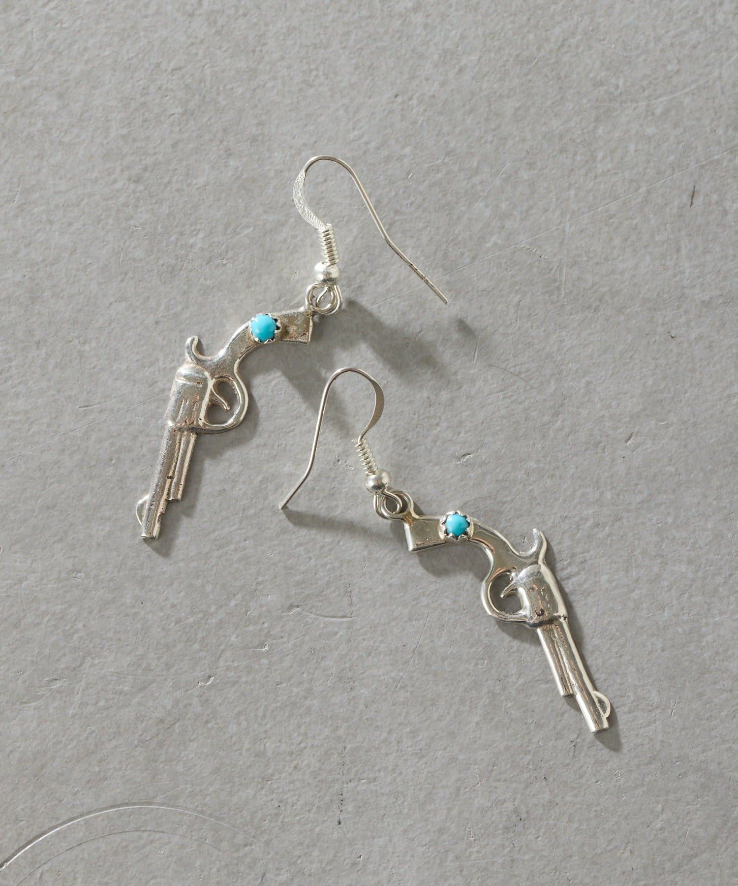 ear PAPILLONNER(イア パピヨネ) 《スターリングシルバー使用》ハンドガンピアス