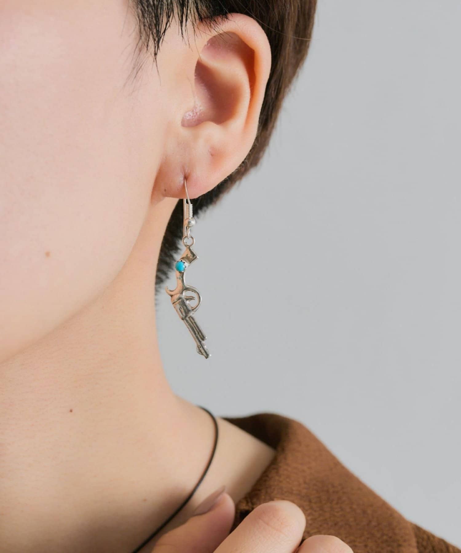 ear PAPILLONNER(イア パピヨネ) 《スターリングシルバー使用》ハンドガンピアス