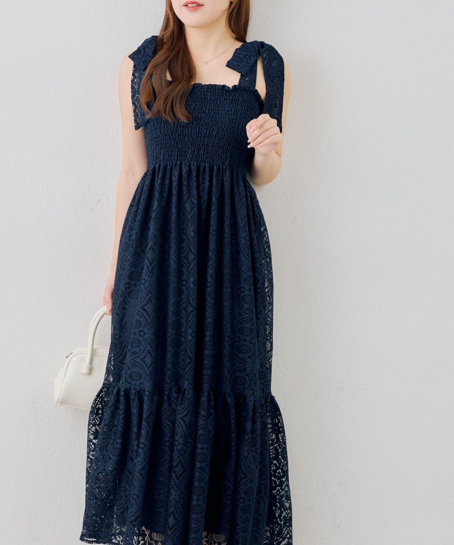 NICE CLAUP / OLIVE des OLIVE OUTLET(ナイスクラップ  / オリーブ デ オリーブ アウトレット) 【ANOTHER BRANCH】レース肩リボンシャーリングキャミワンピース