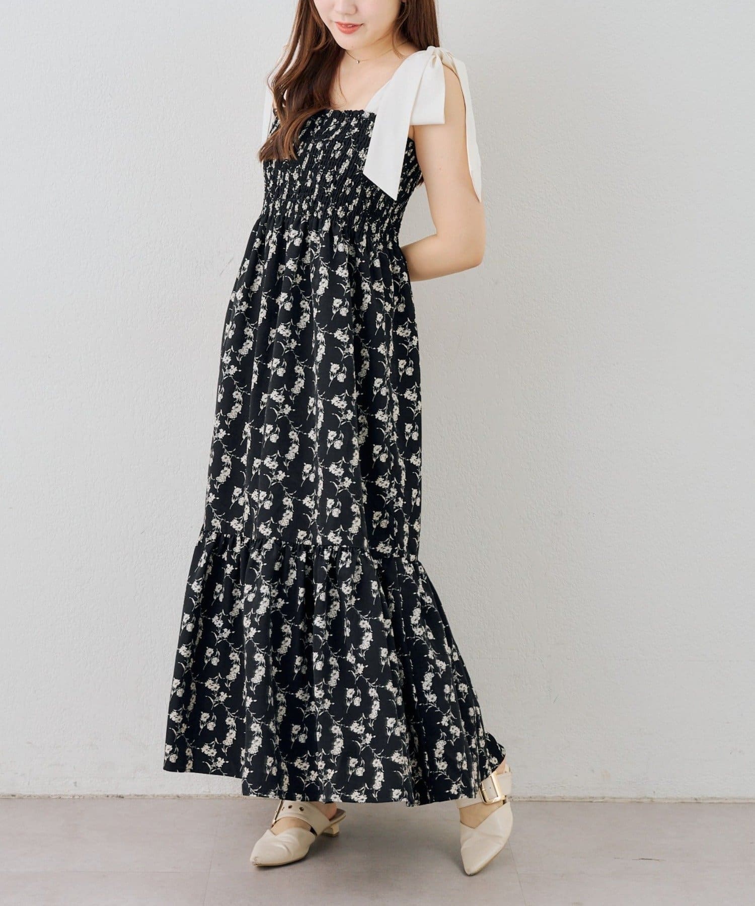 NICE CLAUP / OLIVE des OLIVE OUTLET(ナイスクラップ  / オリーブ デ オリーブ アウトレット) 【ANOTHER BRANCH】配色肩リボンシャーリングキャミワンピース