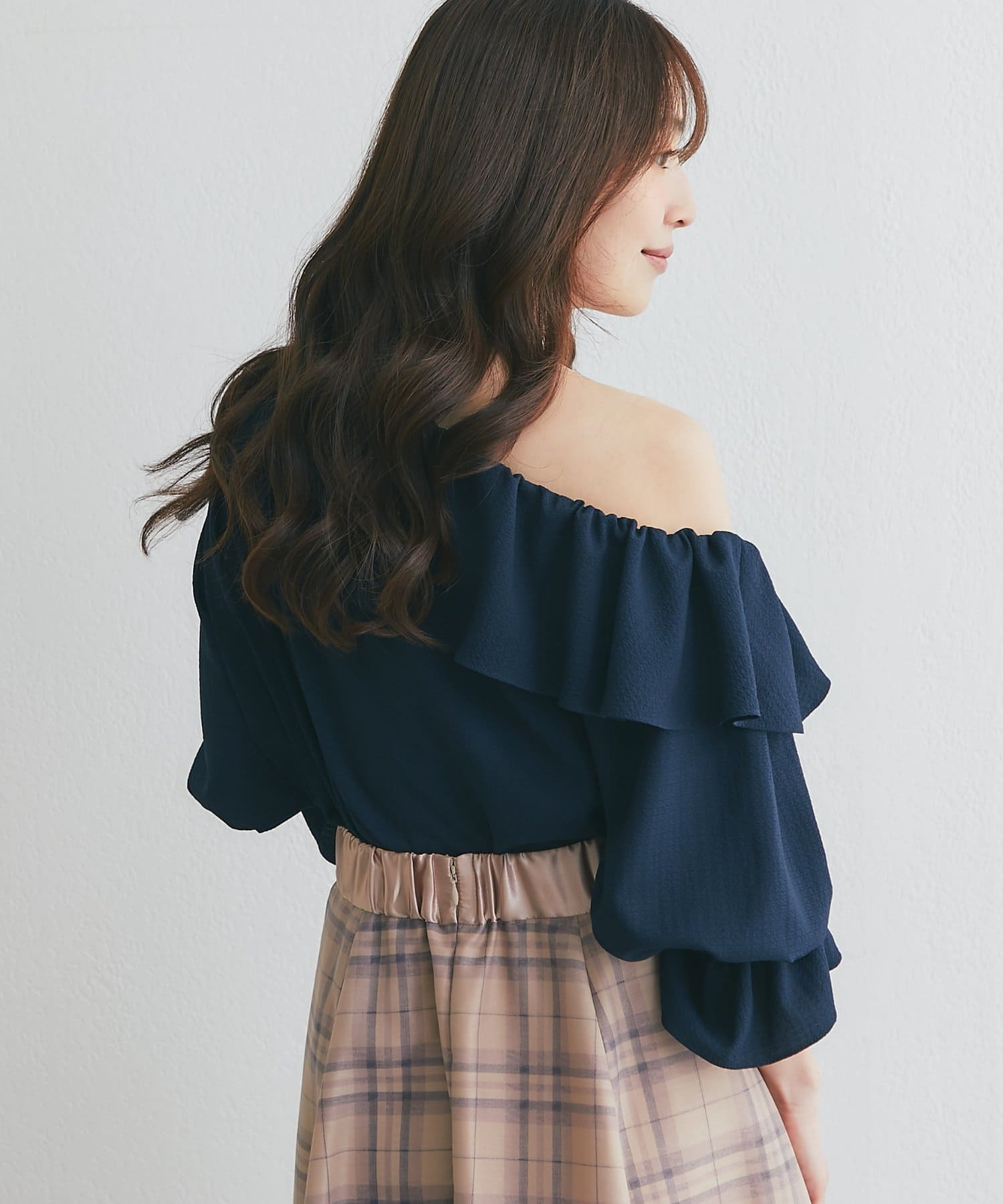 La boutique BonBon(ラブティックボンボン) アシメワンショルブラウス
