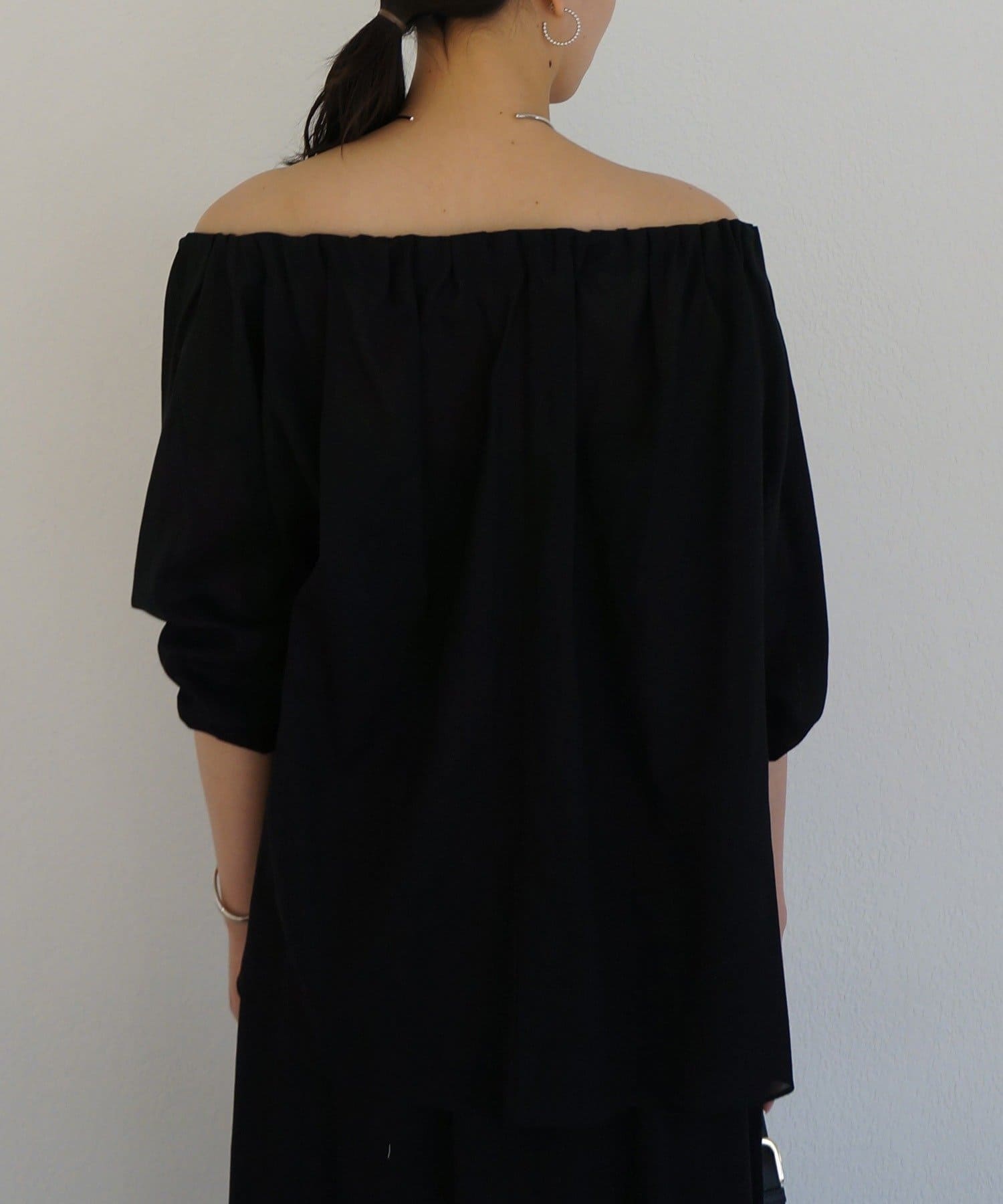 LOUNGEDRESS(ラウンジドレス) 《セットアップ着用可》カラミメッシュオフショルプルオーバー