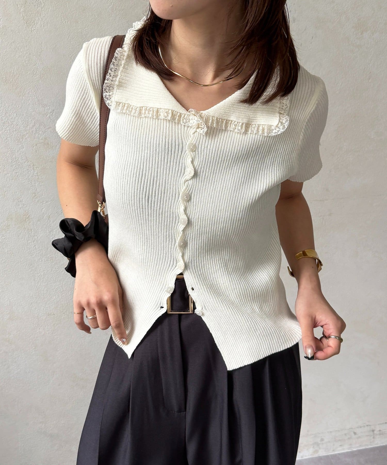 Thevon.(ゼヴォン) スリット入りレースドッキング半袖ニット