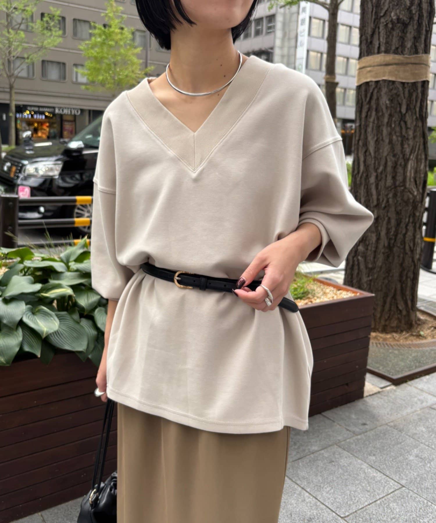 Jena　espace merveilleux(ジェナ　エスパスメルヴェイユ) Vネックポンチカットソー