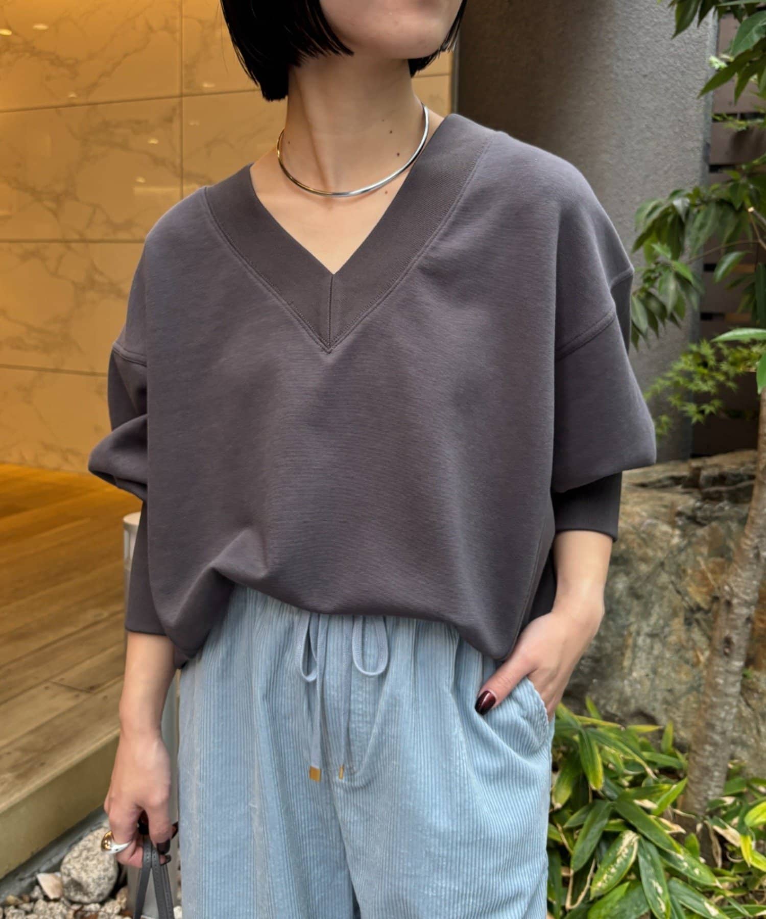 Jena　espace merveilleux(ジェナ　エスパスメルヴェイユ) Vネックポンチカットソー