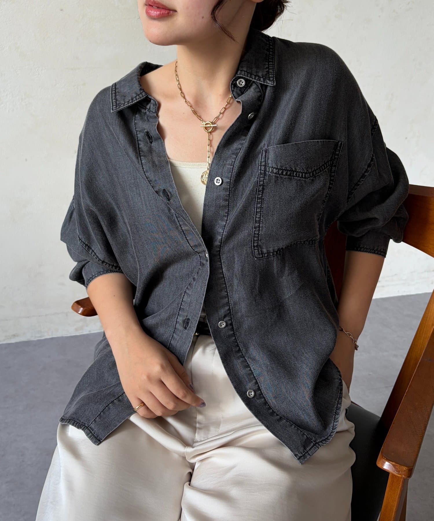 Chez toi(シェトワ) BACKギャザーパウダー加工デニムシャツ