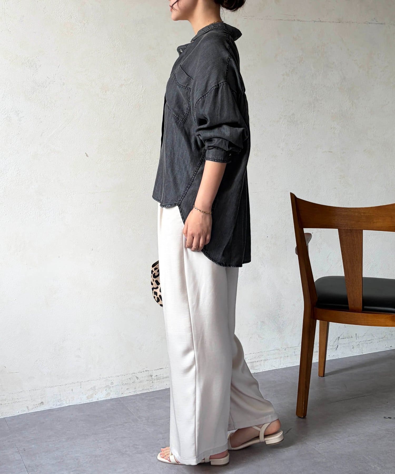 Chez toi(シェトワ) BACKギャザーパウダー加工デニムシャツ