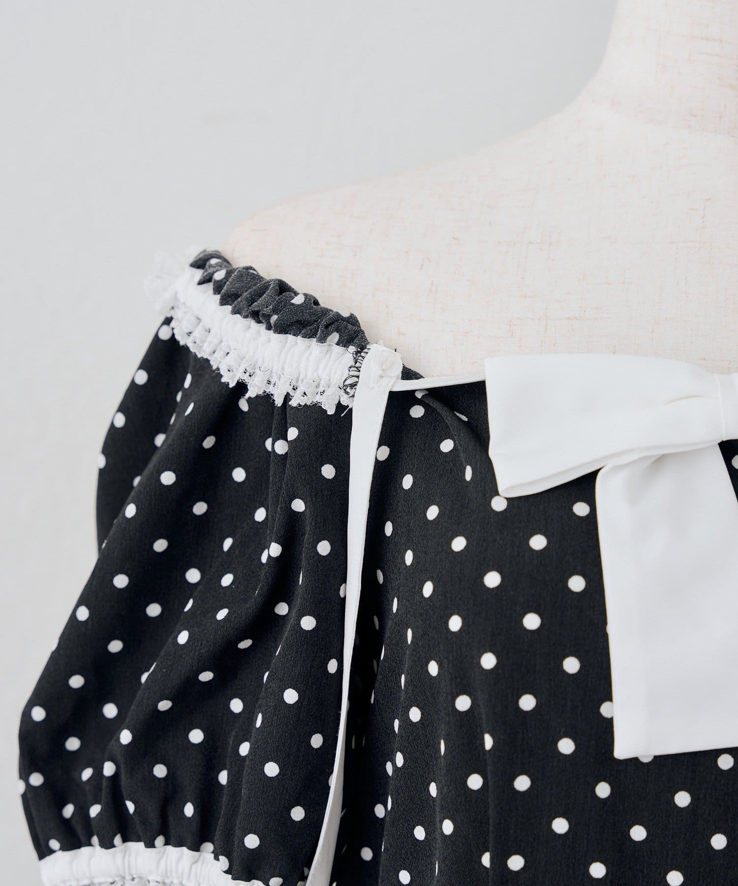 NICE CLAUP / OLIVE des OLIVE OUTLET(ナイスクラップ  / オリーブ デ オリーブ アウトレット) 【continuer】ときめきを詰め込んだ、主役級あざとドットミニワンピ