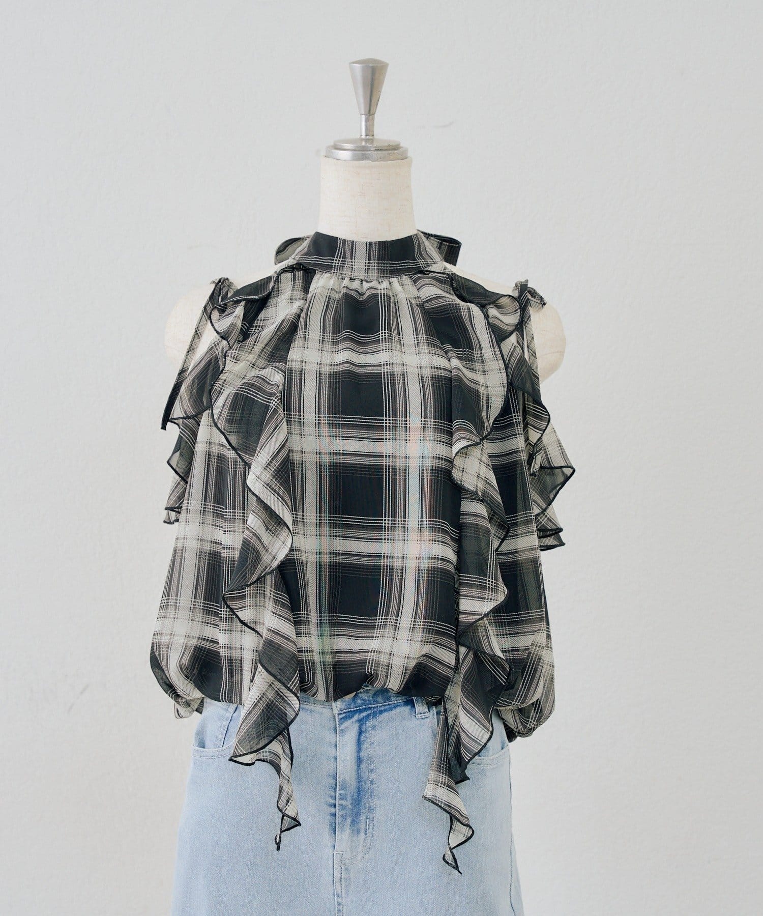 NICE CLAUP / OLIVE des OLIVE OUTLET(ナイスクラップ  / オリーブ デ オリーブ アウトレット) 【continuer】ラッフルフリル肩開きブラウス