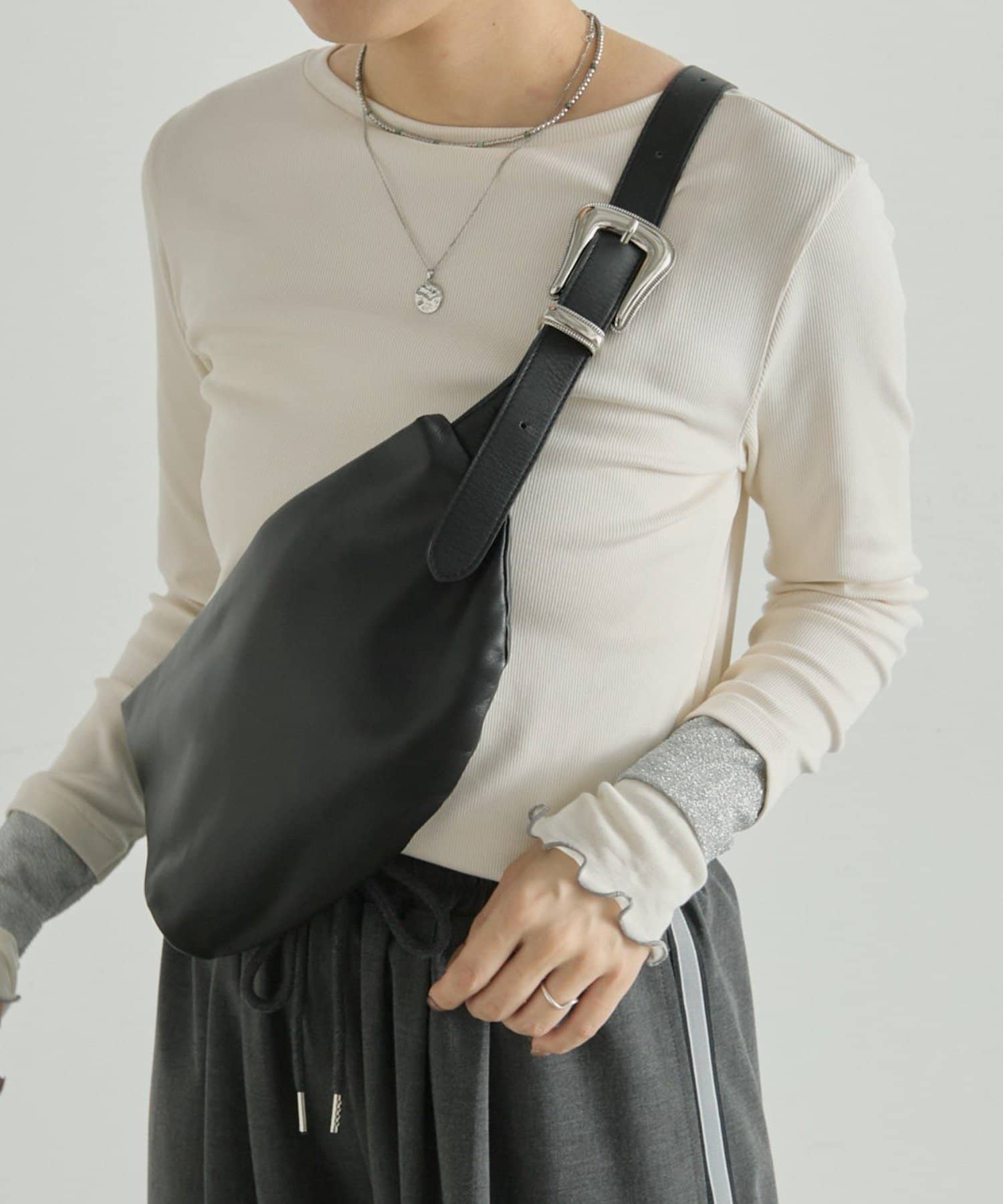 ear PAPILLONNER(イア パピヨネ) 《本革》バックル2WAYショルダー