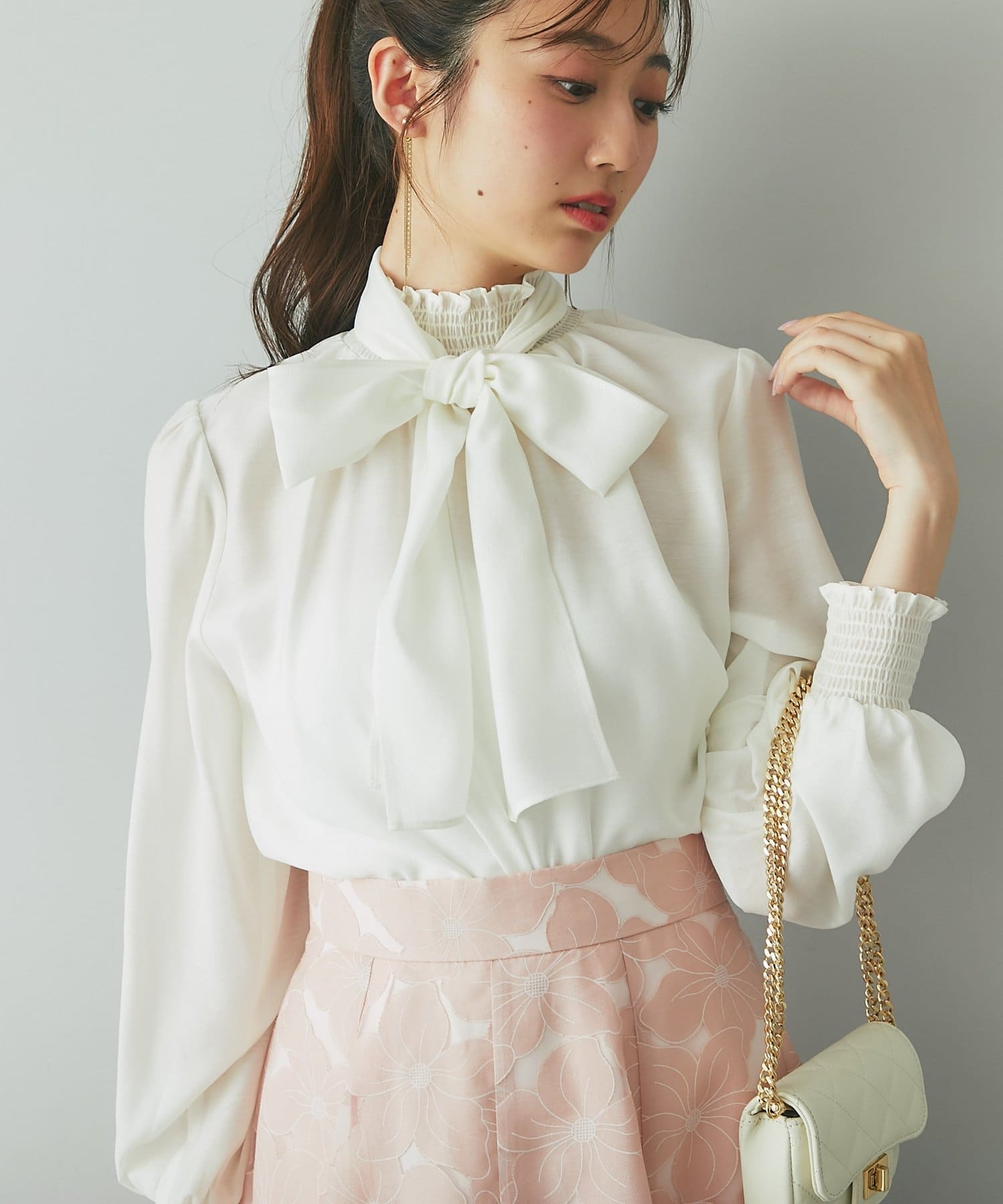 La boutique BonBon(ラブティックボンボン) ボウタイシャーリングギャザーブラウス