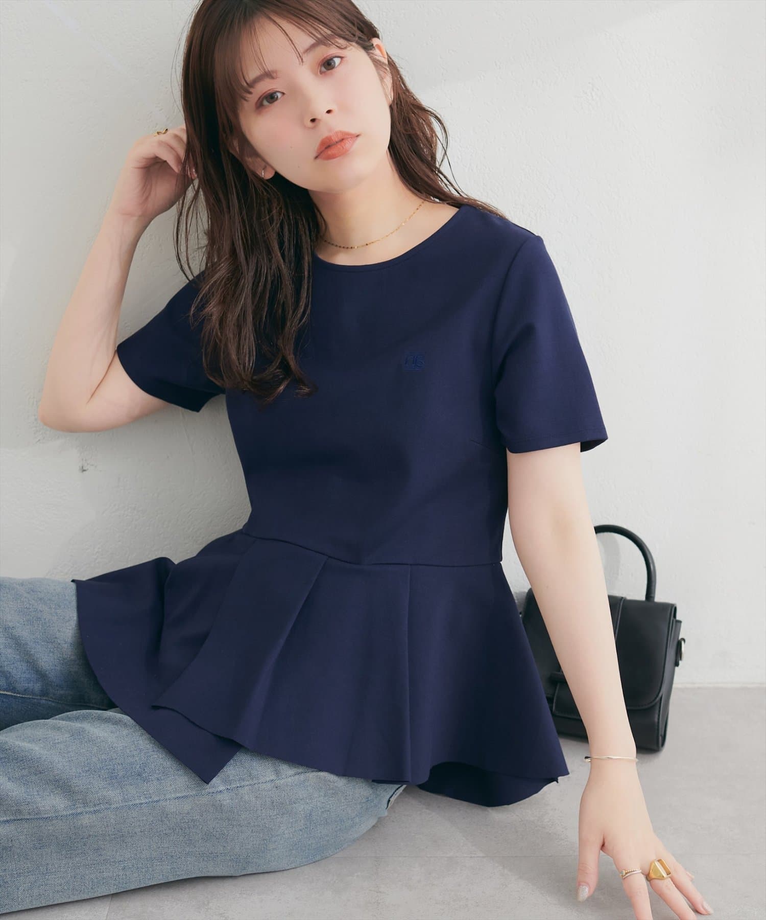natural couture(ナチュラルクチュール) ちびロゴ刺繍ペプラムT