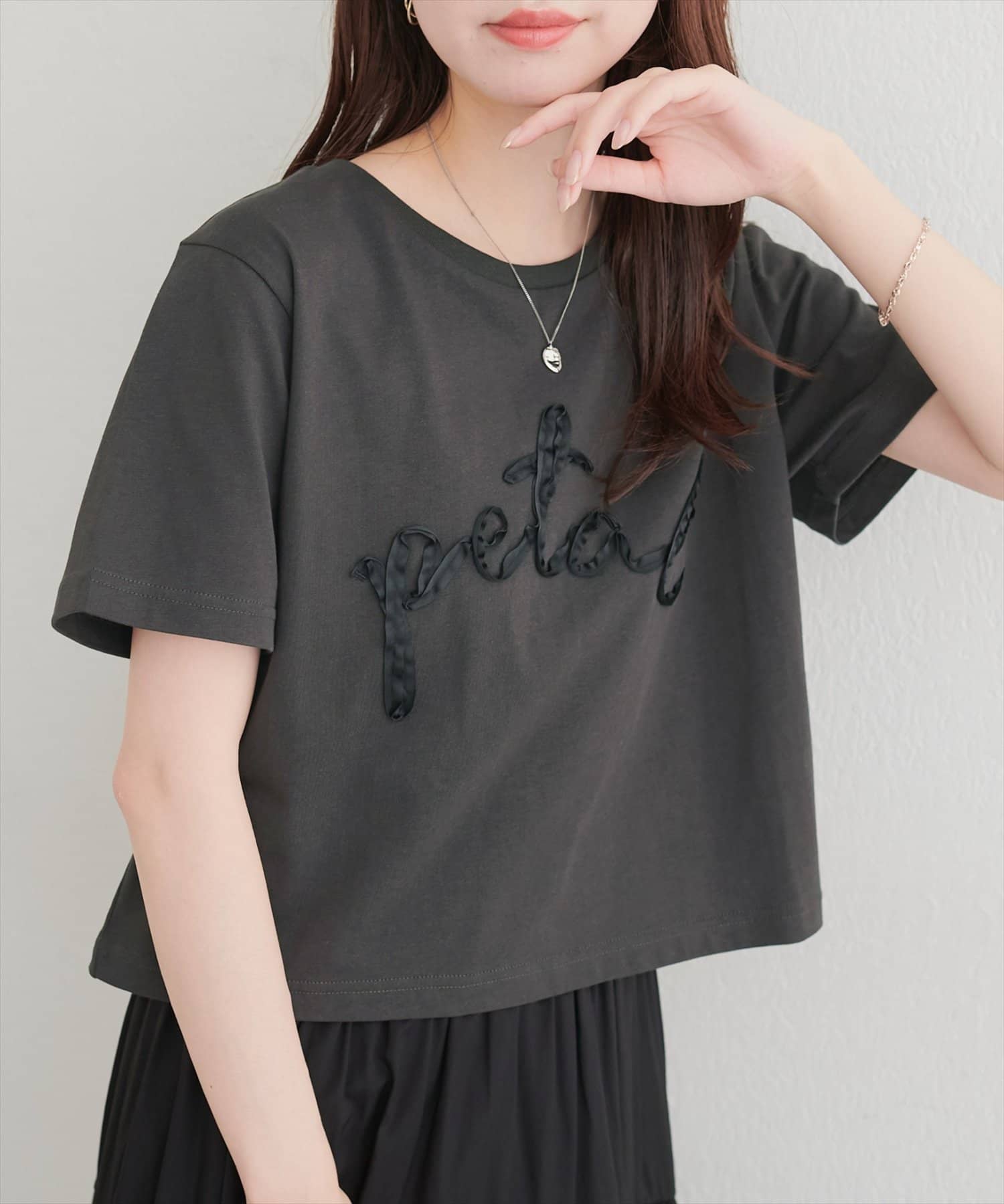 natural couture(ナチュラルクチュール) リボンテープ刺繍ロゴT